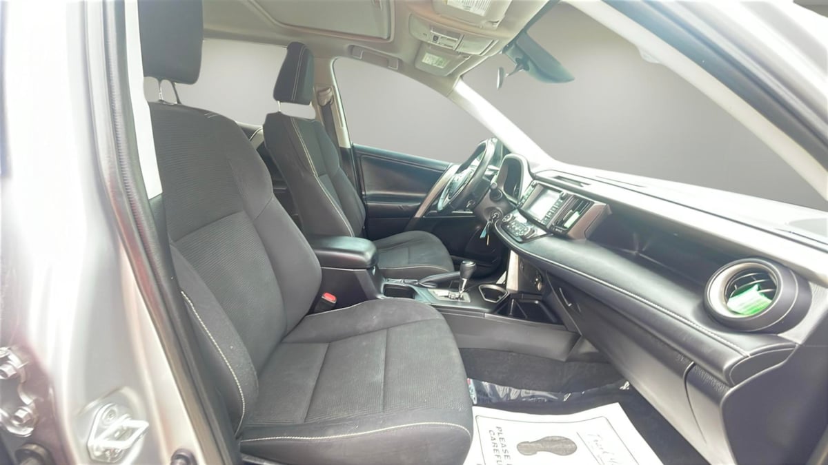 2017 Toyota RAV4 XLE - Photo 13