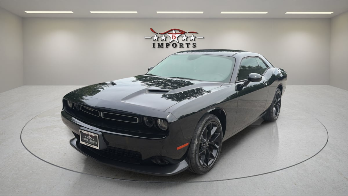 2018 Dodge Challenger SXT's photo