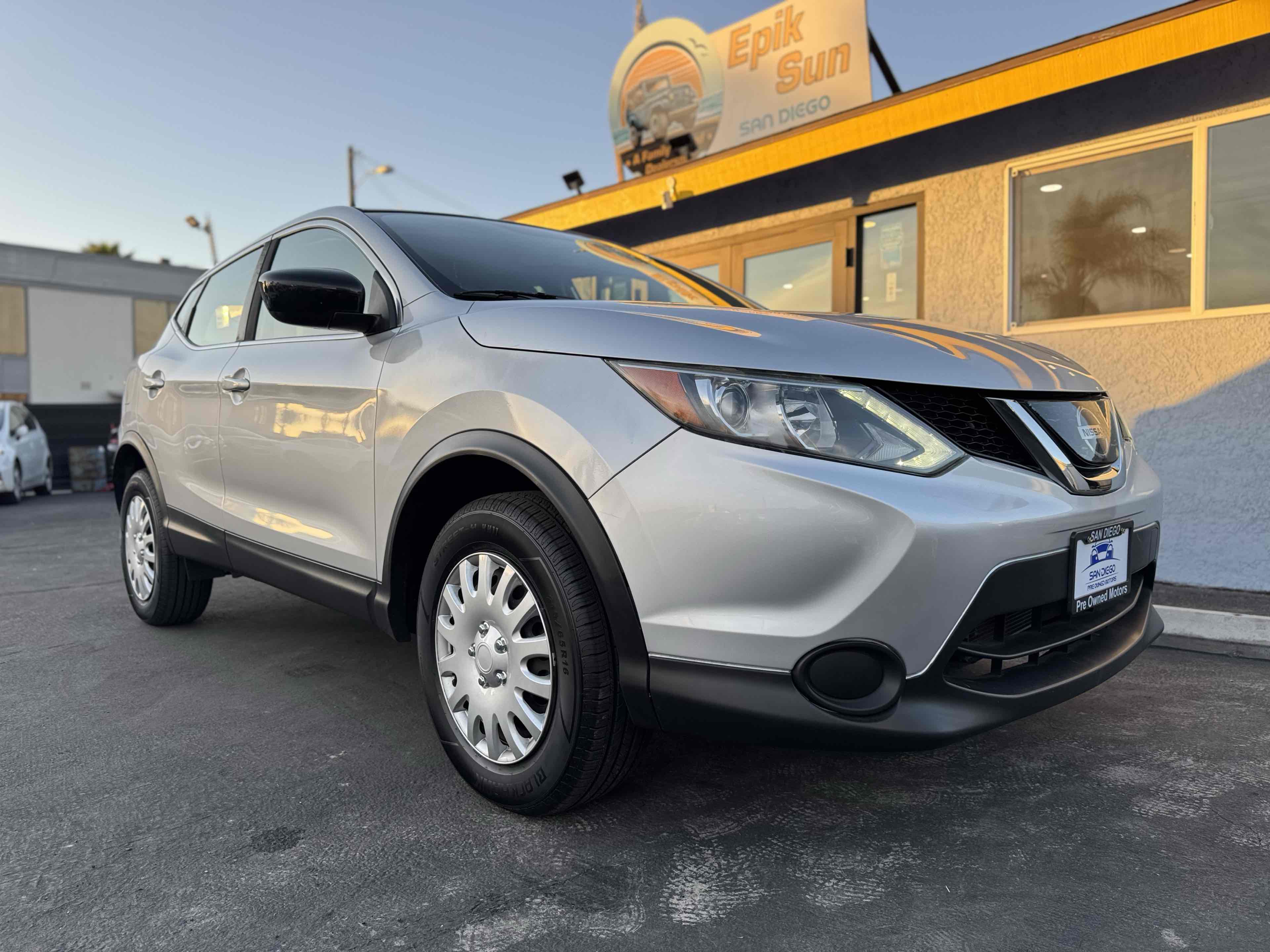 2019 Nissan Rogue Sport S photo 2