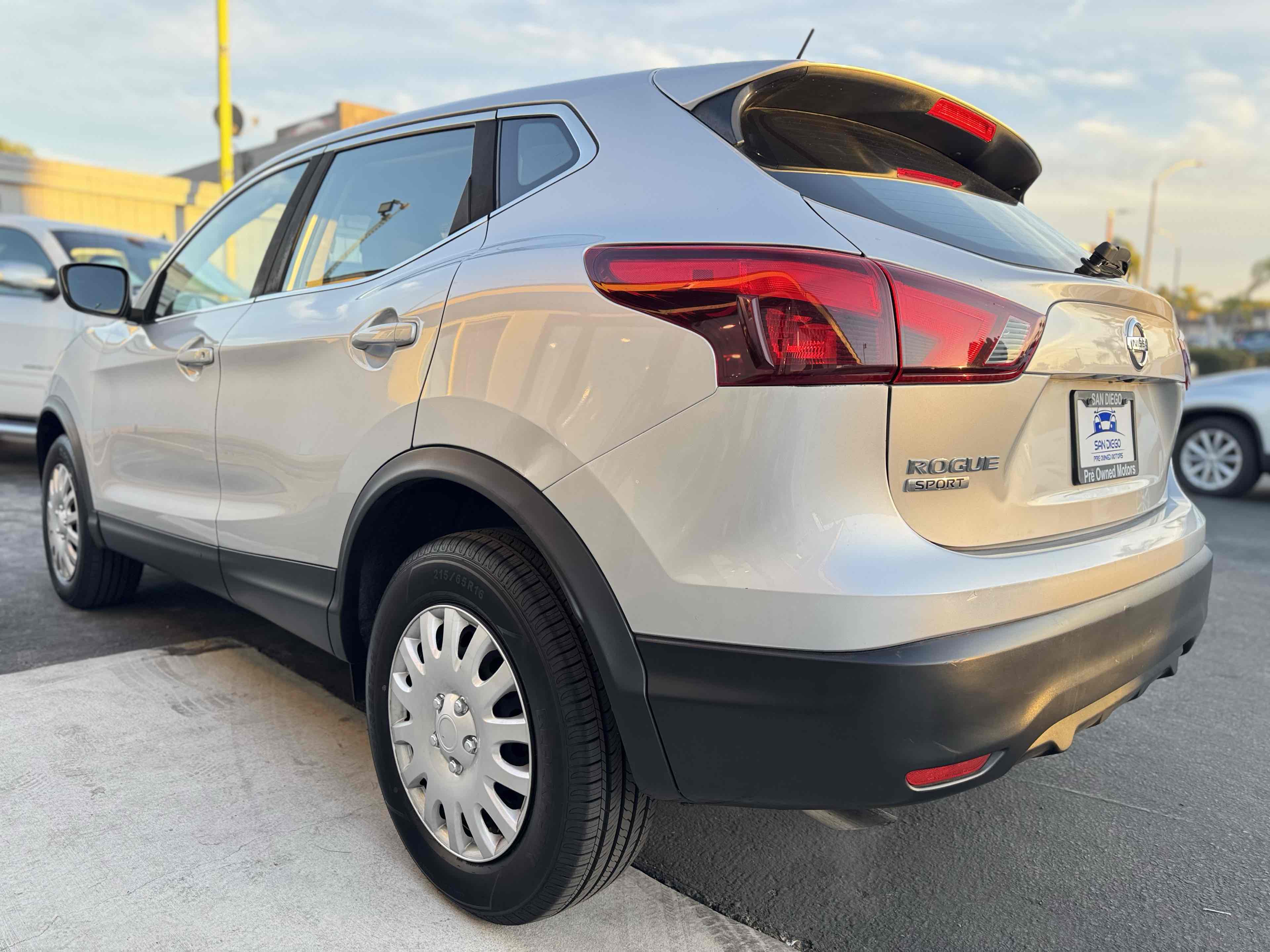 2019 Nissan Rogue Sport S photo 3