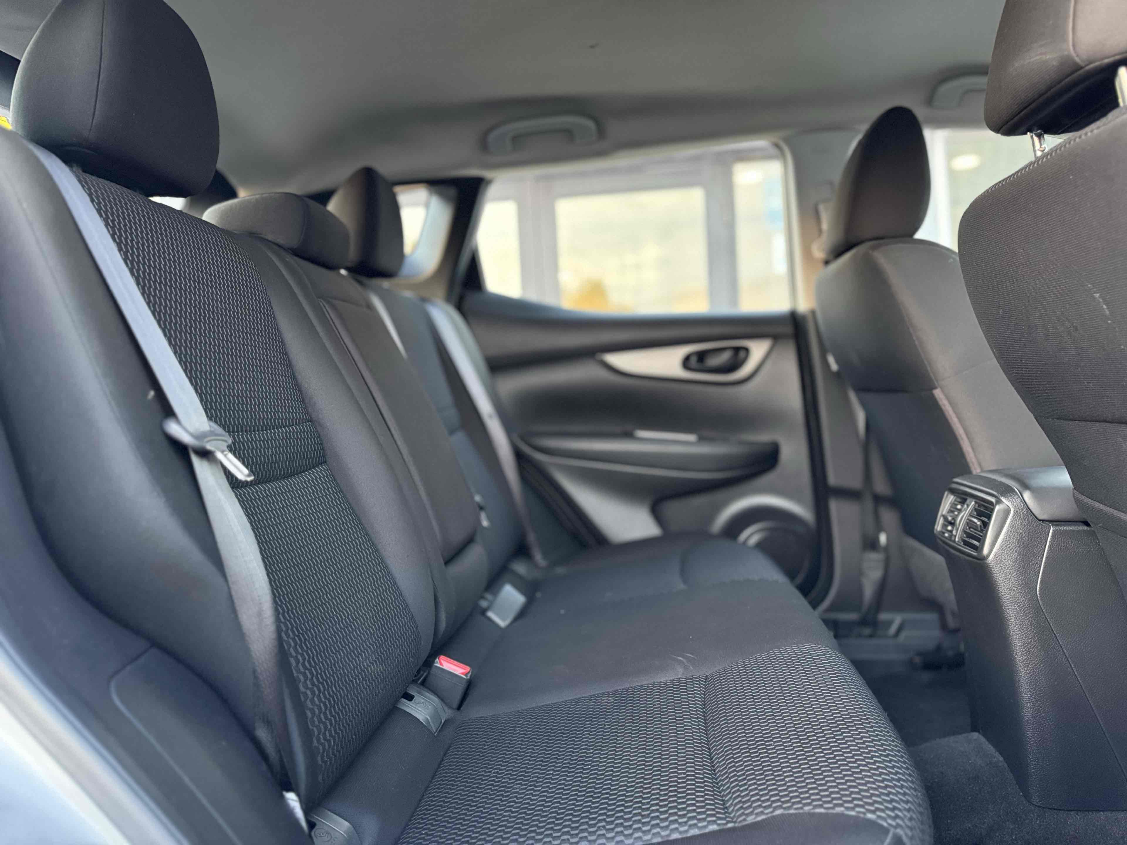 2019 Nissan Rogue Sport S photo 17