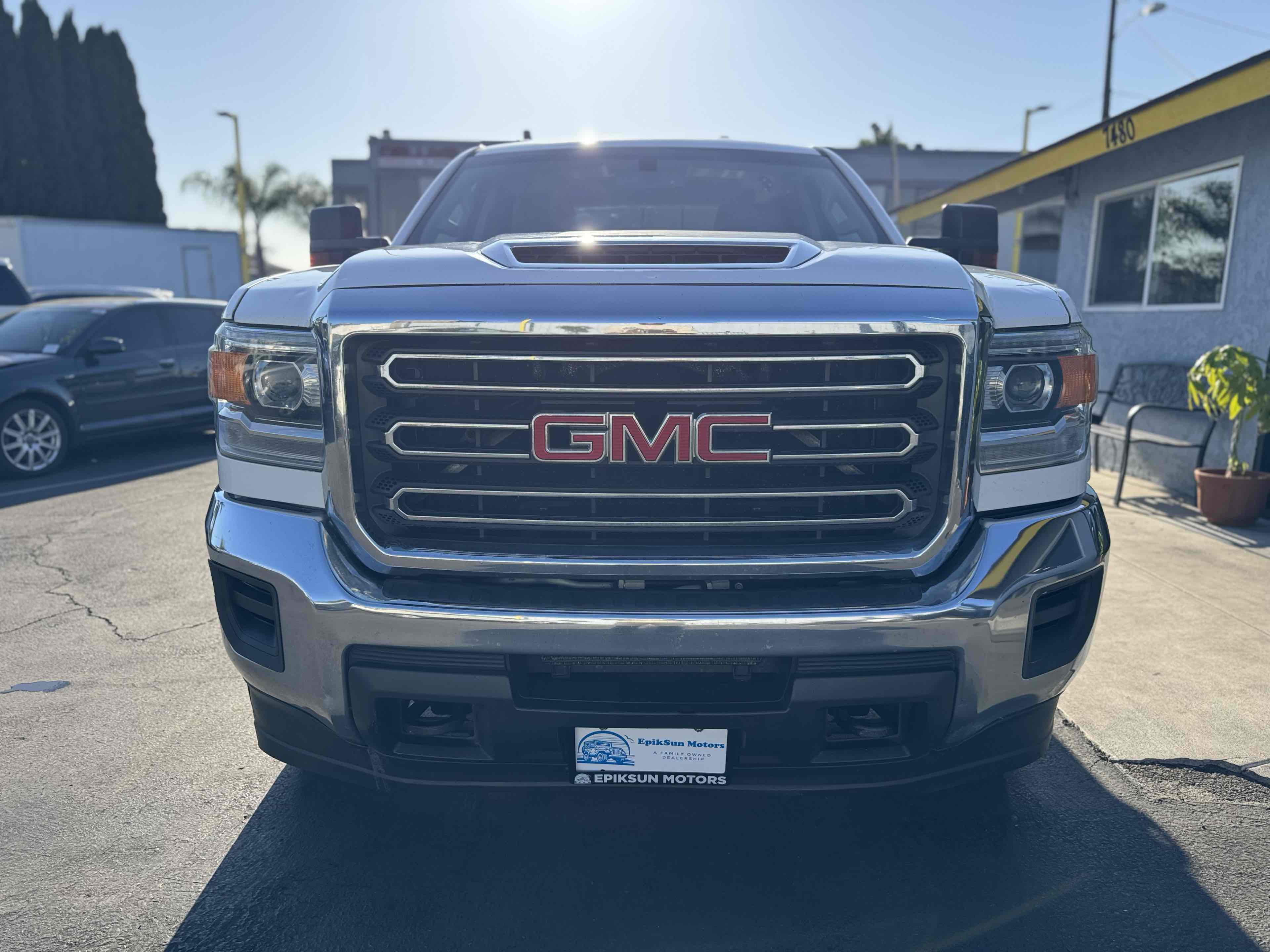 2019 Gmc Sierra SLT photo 2