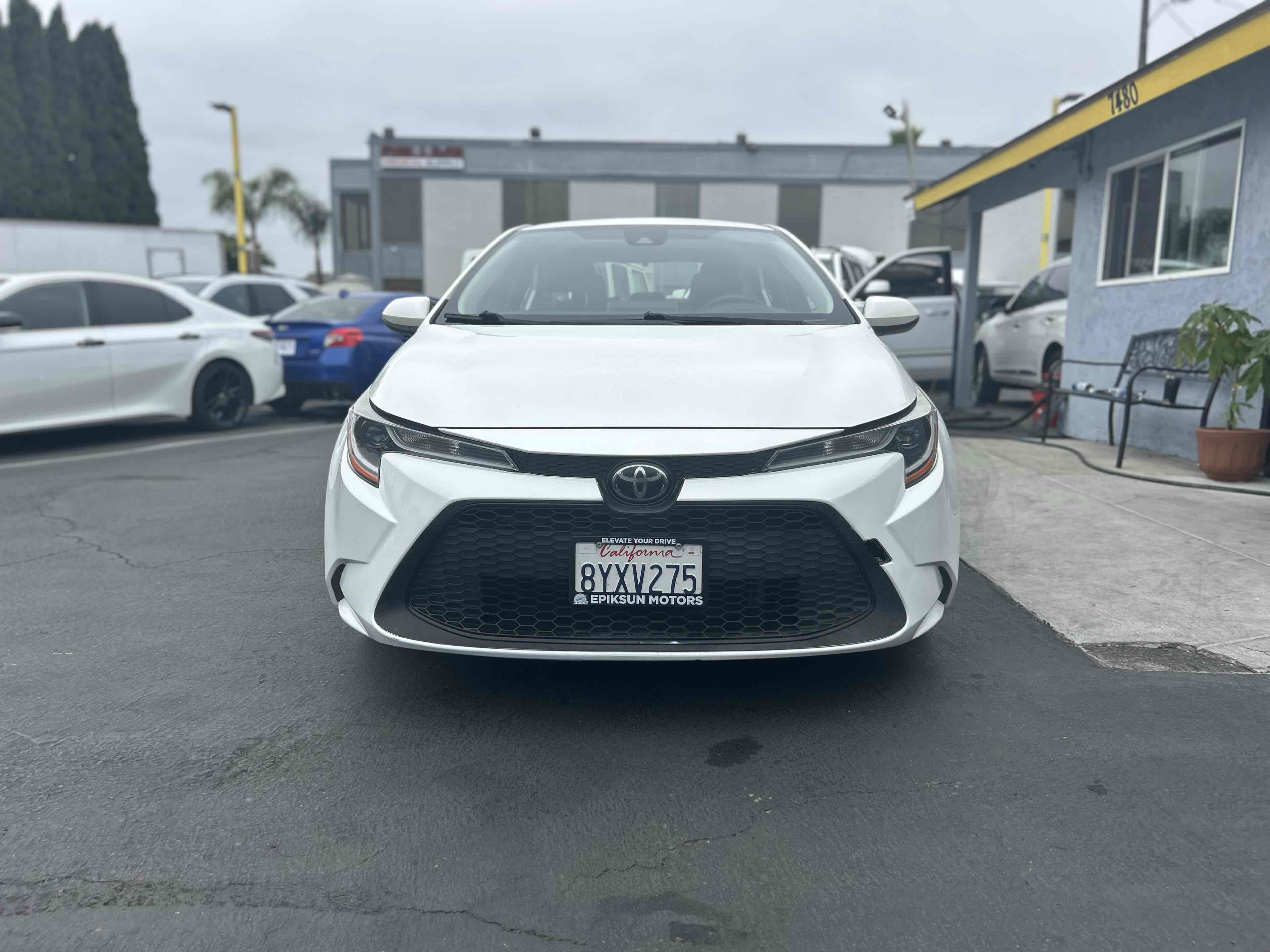 2020 Toyota Corolla LE photo 2
