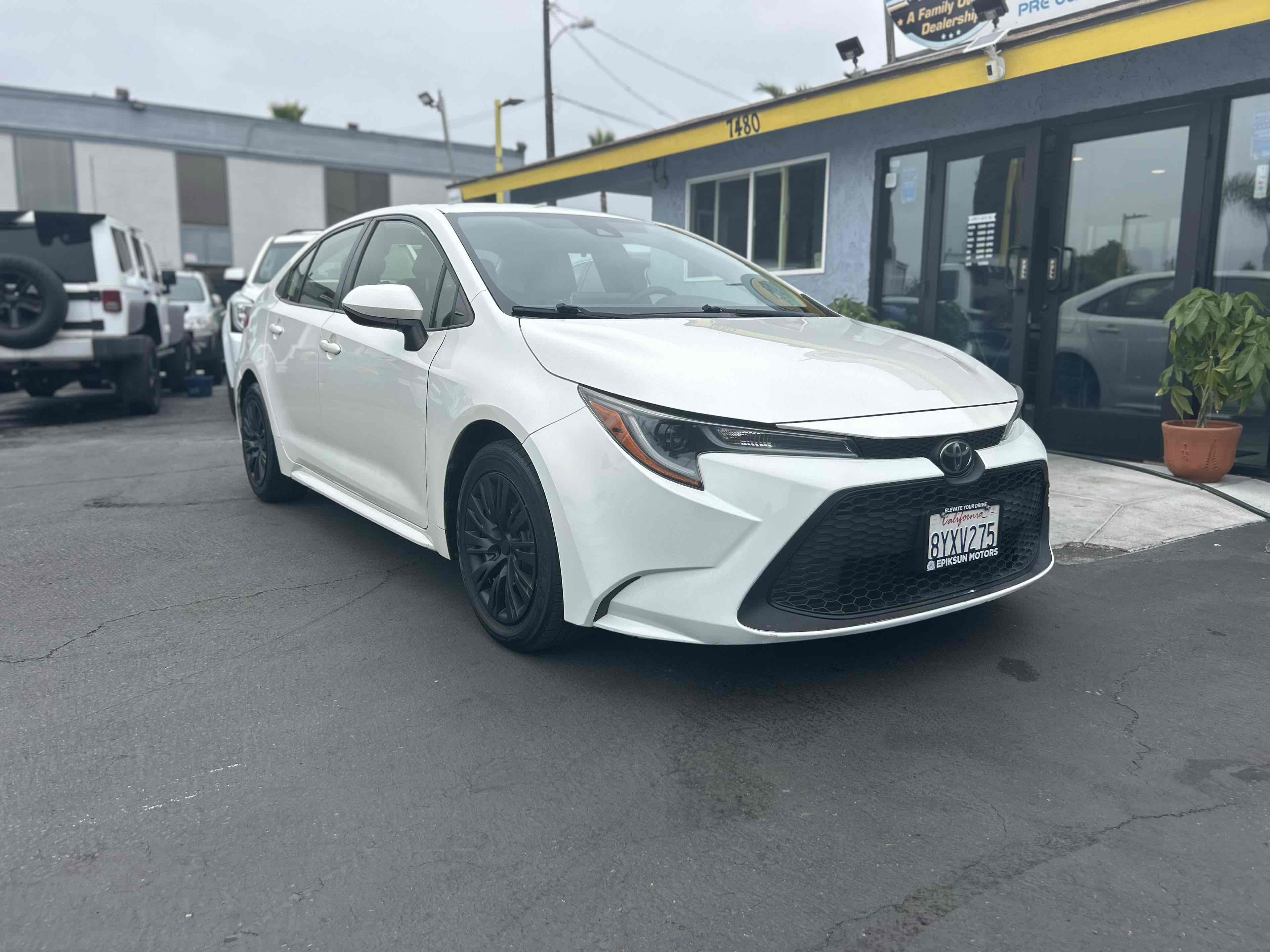 2020 Toyota Corolla LE photo 3