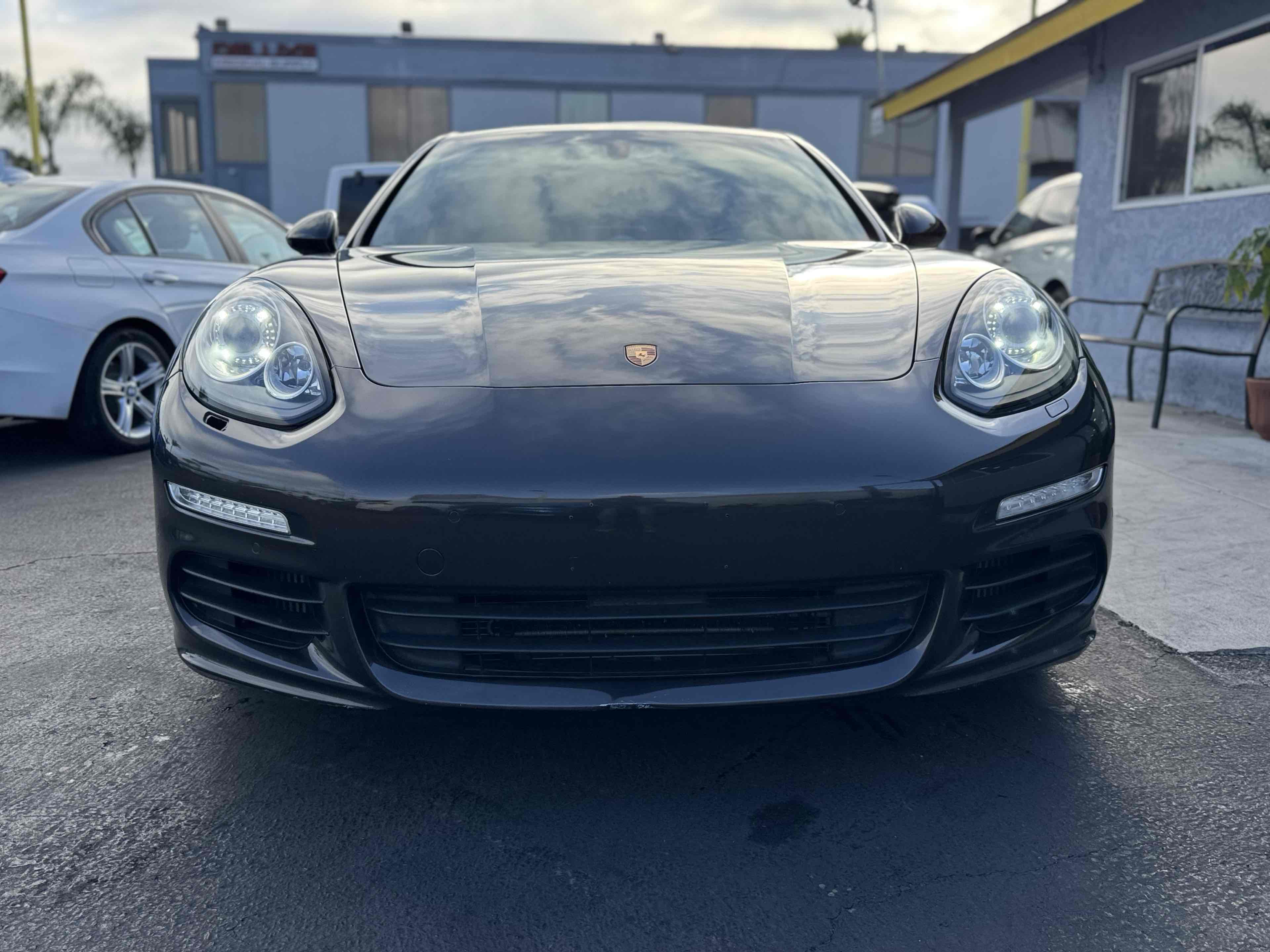 2014 Porsche Panamera S photo 2