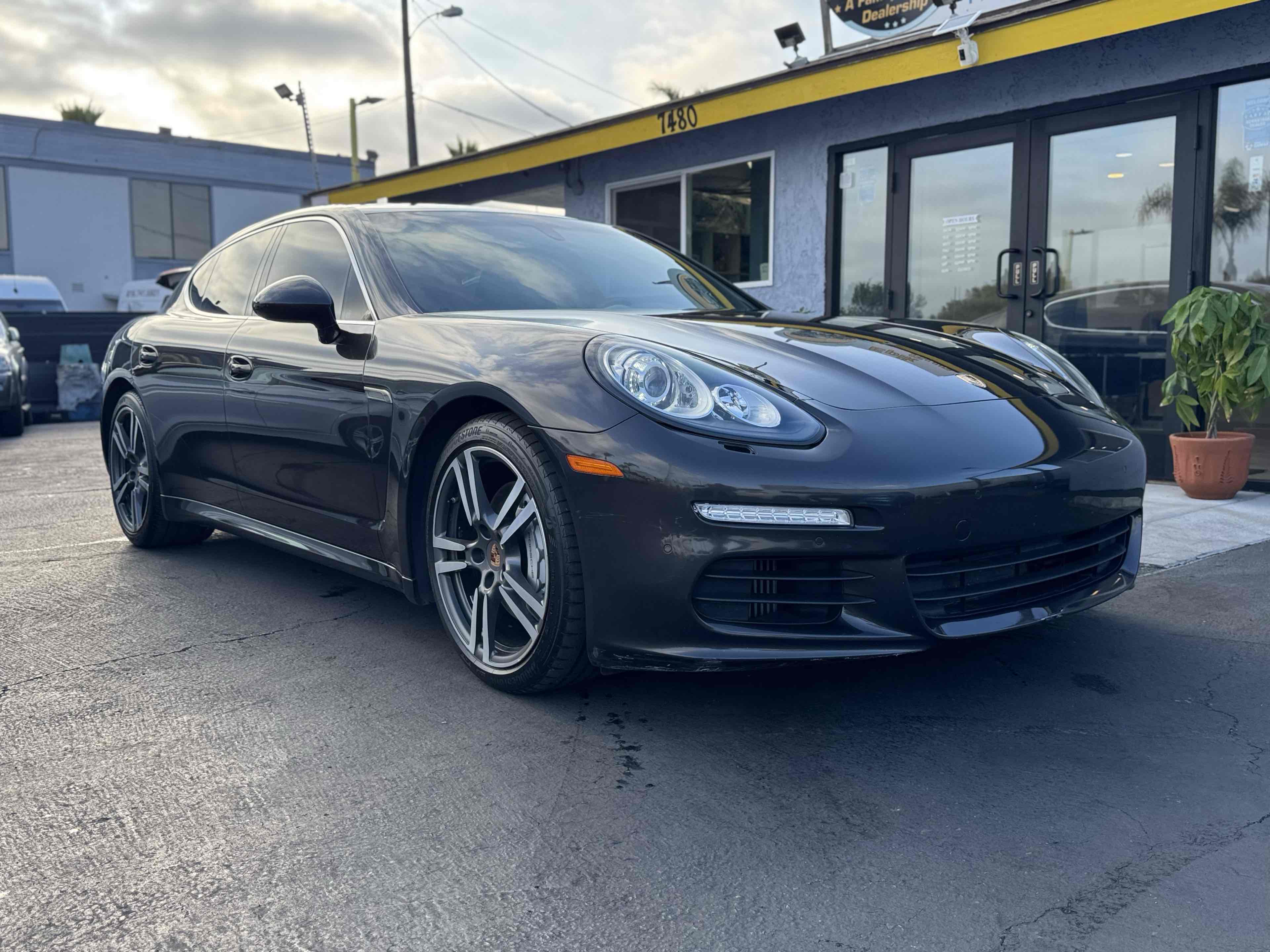 2014 Porsche Panamera S photo 3