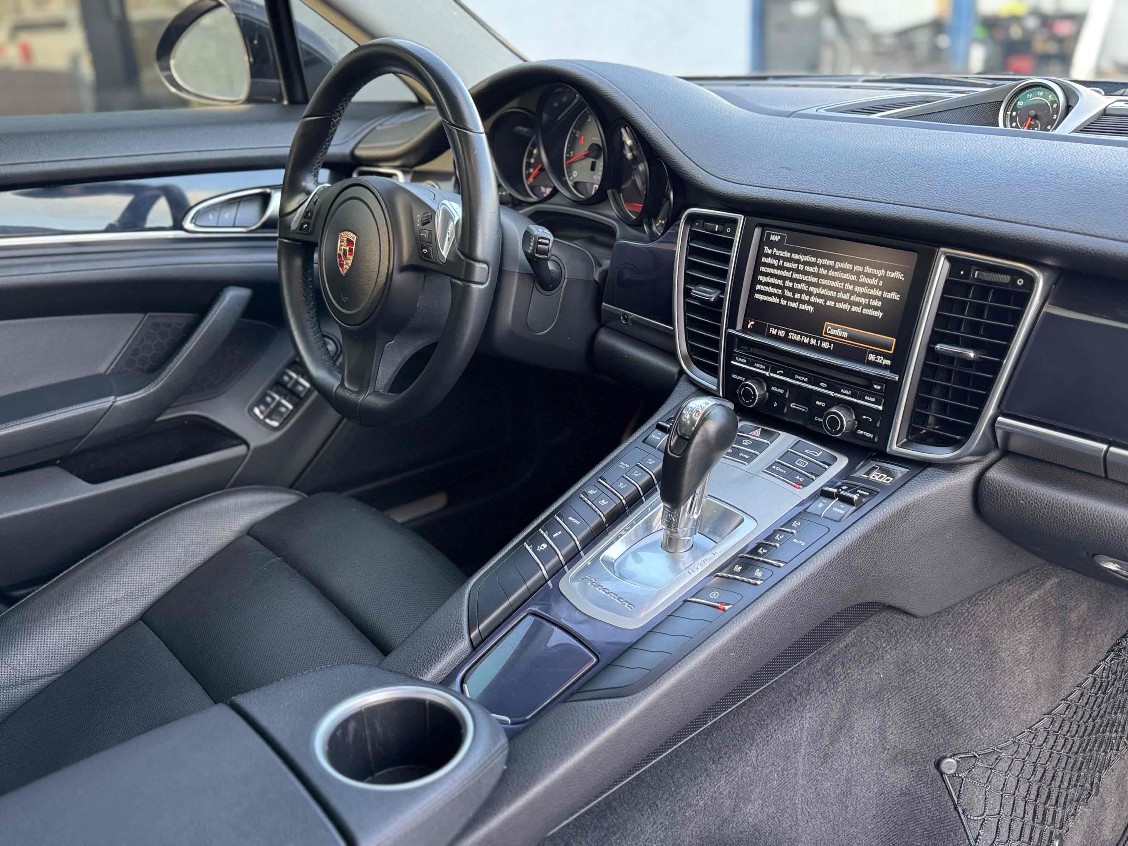 2014 Porsche Panamera S photo 11
