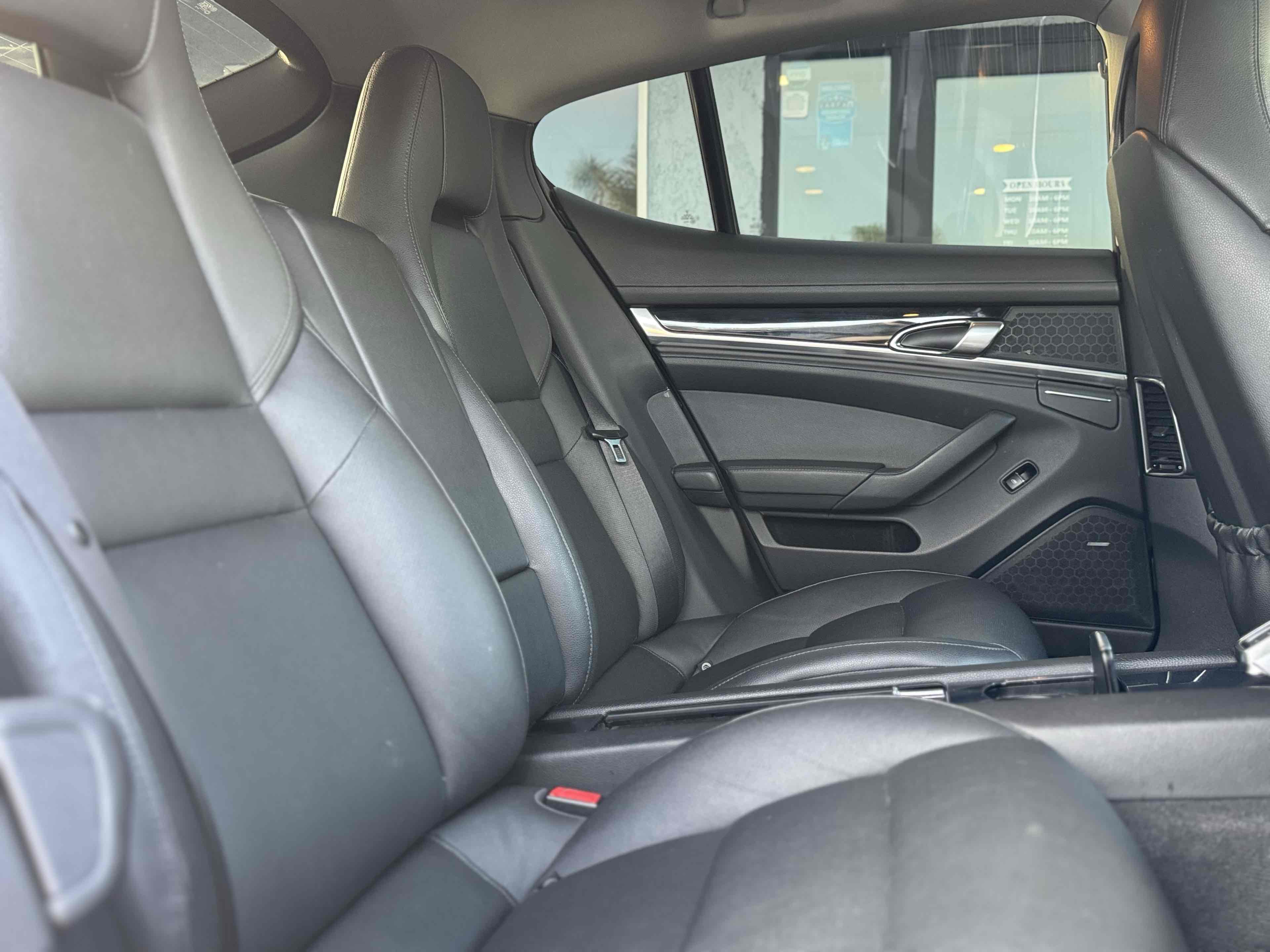 2014 Porsche Panamera S photo 15