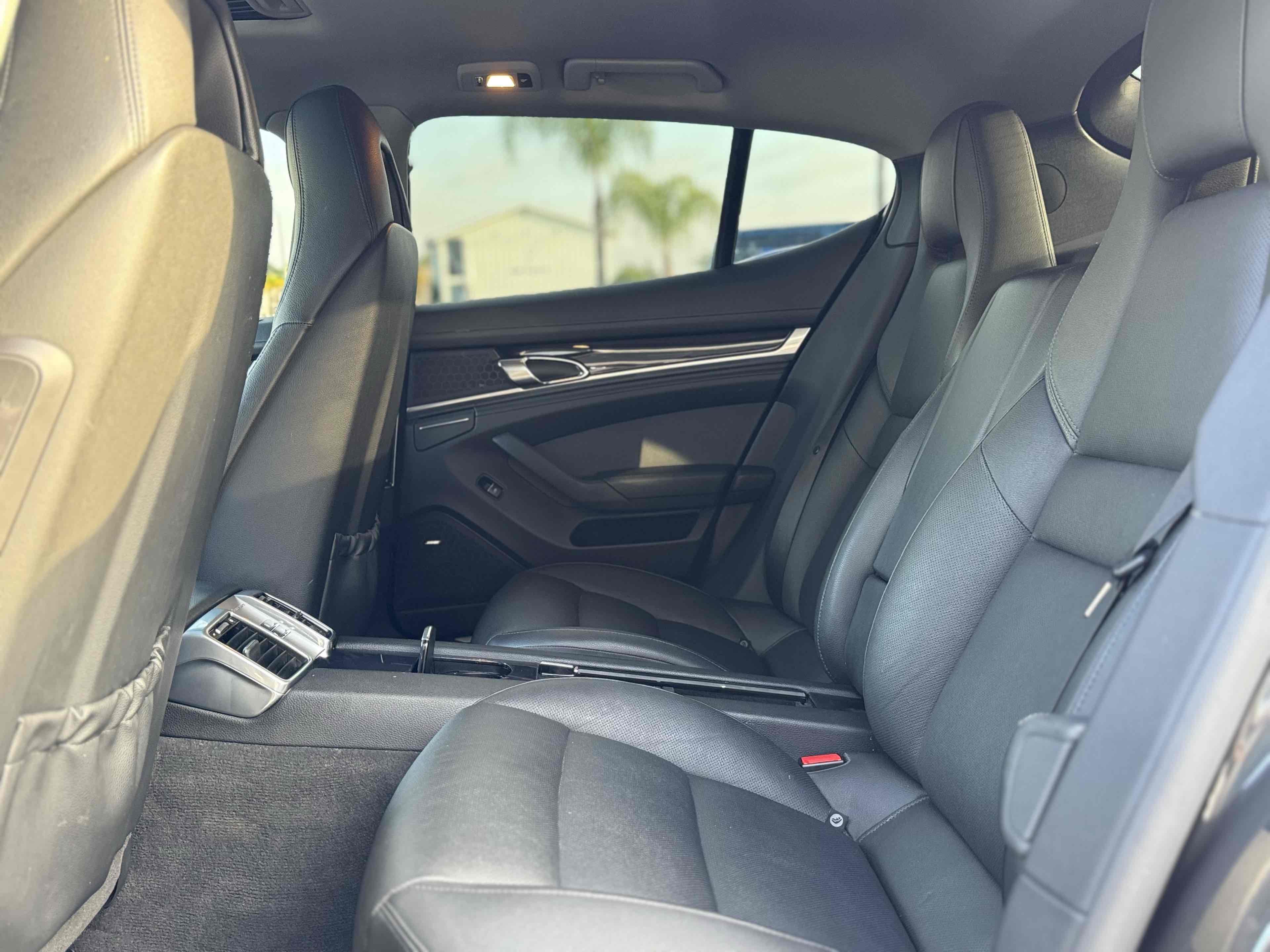 2014 Porsche Panamera S photo 16