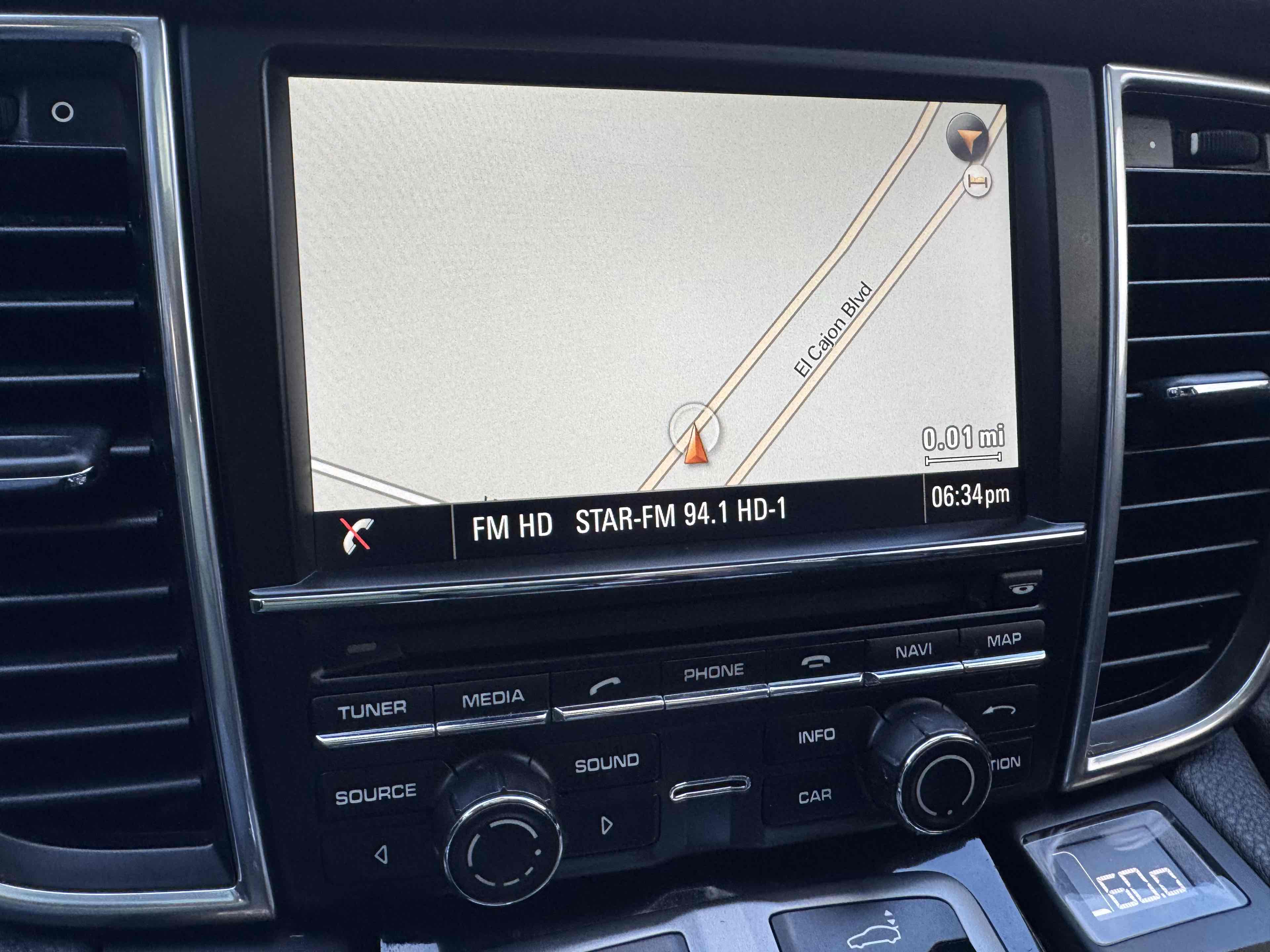 2014 Porsche Panamera S photo 22