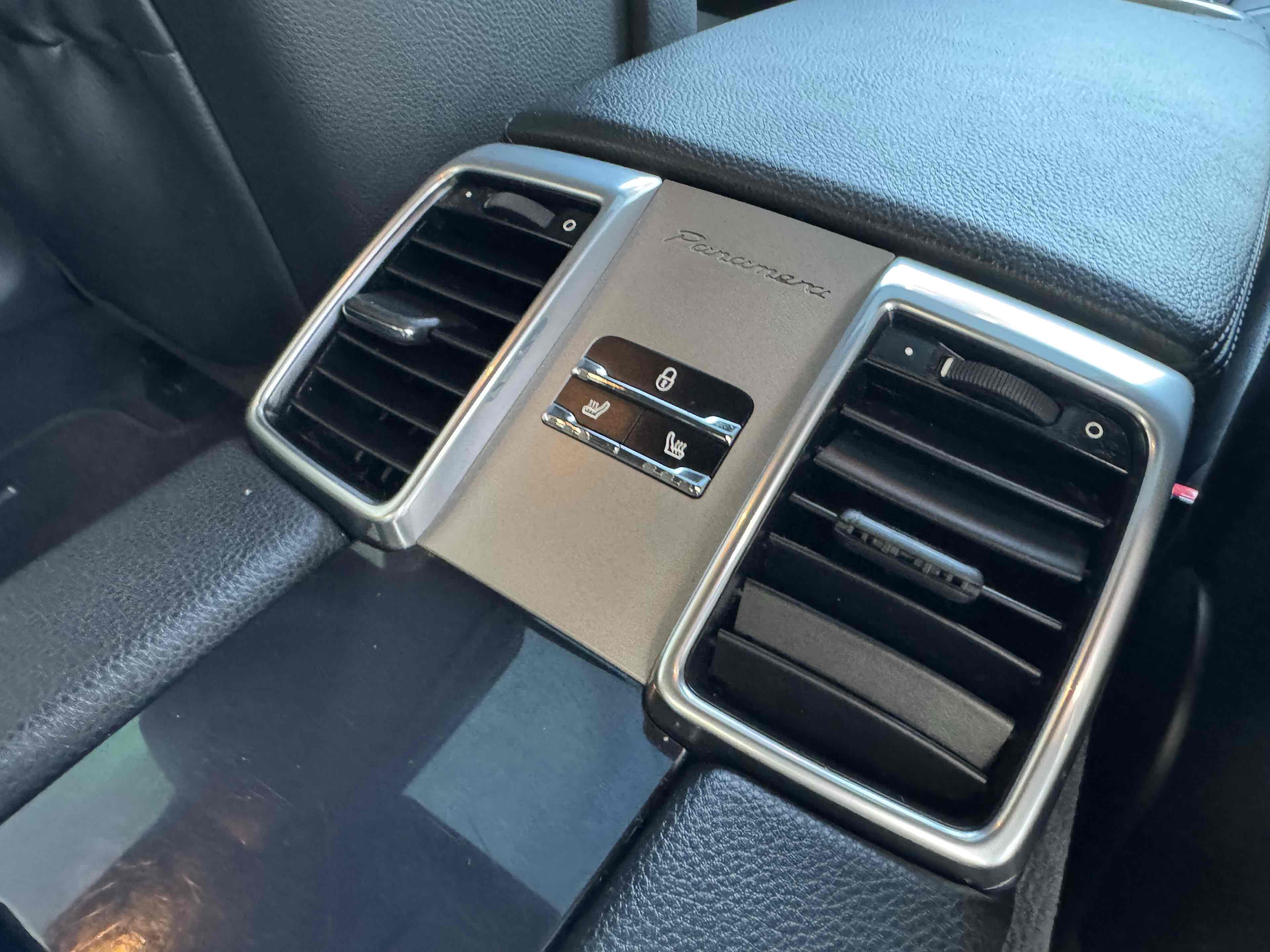 2014 Porsche Panamera S photo 34