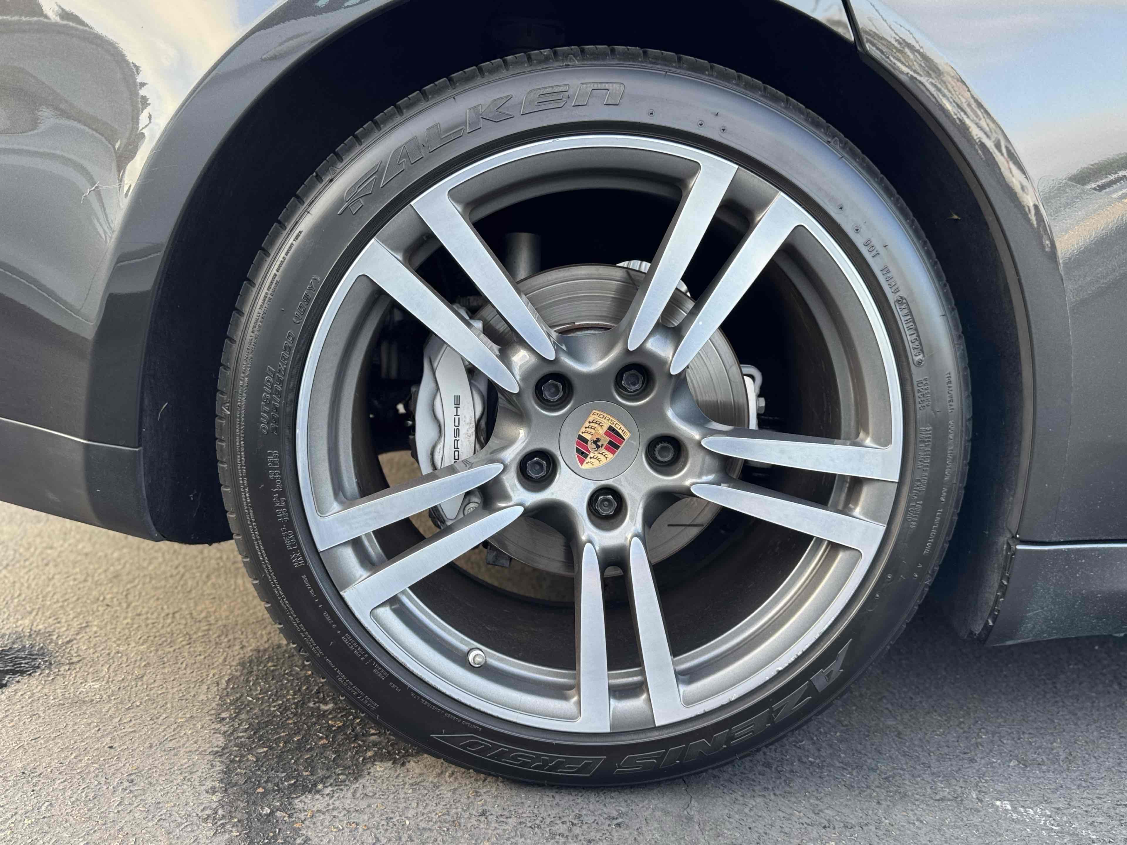 2014 Porsche Panamera S photo 38