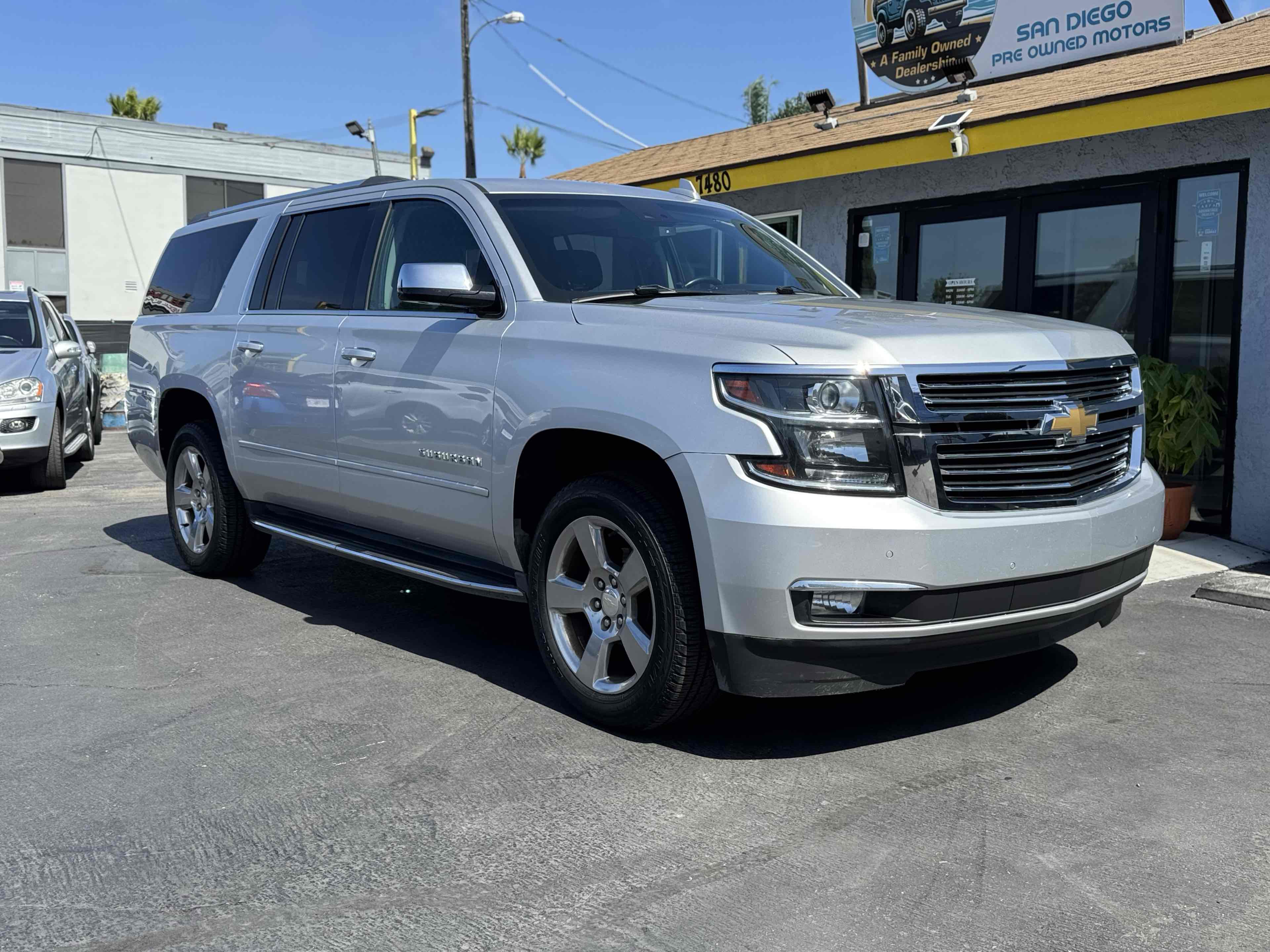 2018 Chevrolet Suburban Premier photo 3