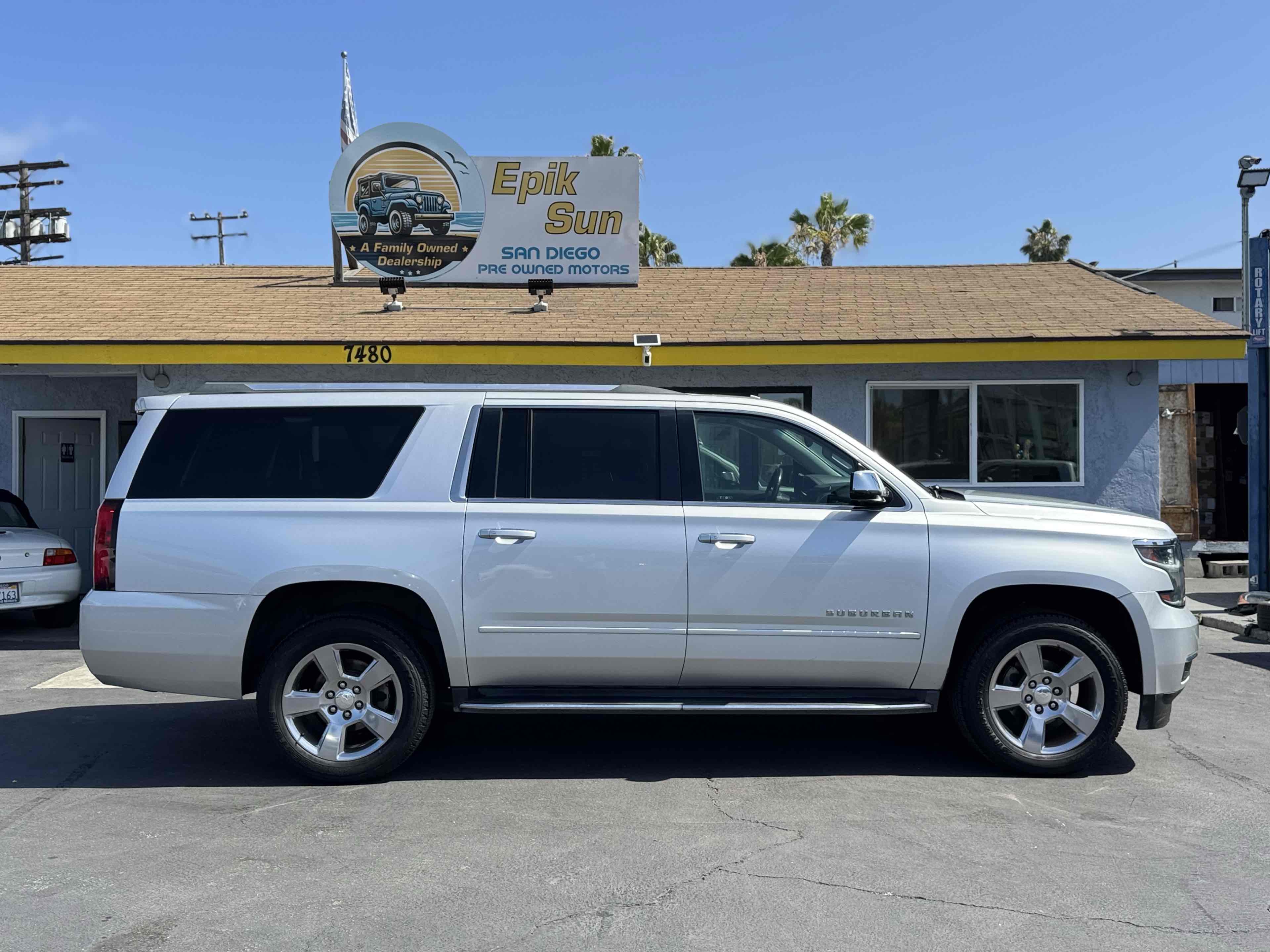 2018 Chevrolet Suburban Premier photo 4
