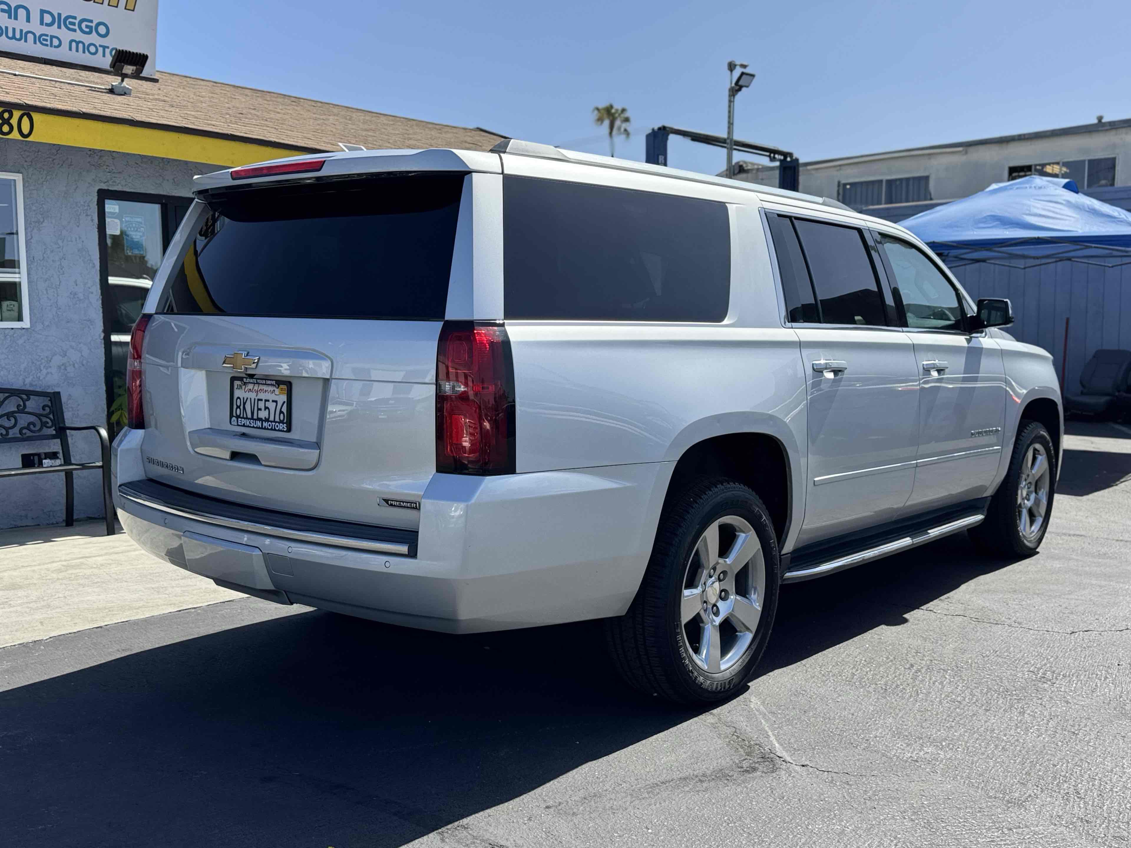 2018 Chevrolet Suburban Premier photo 5