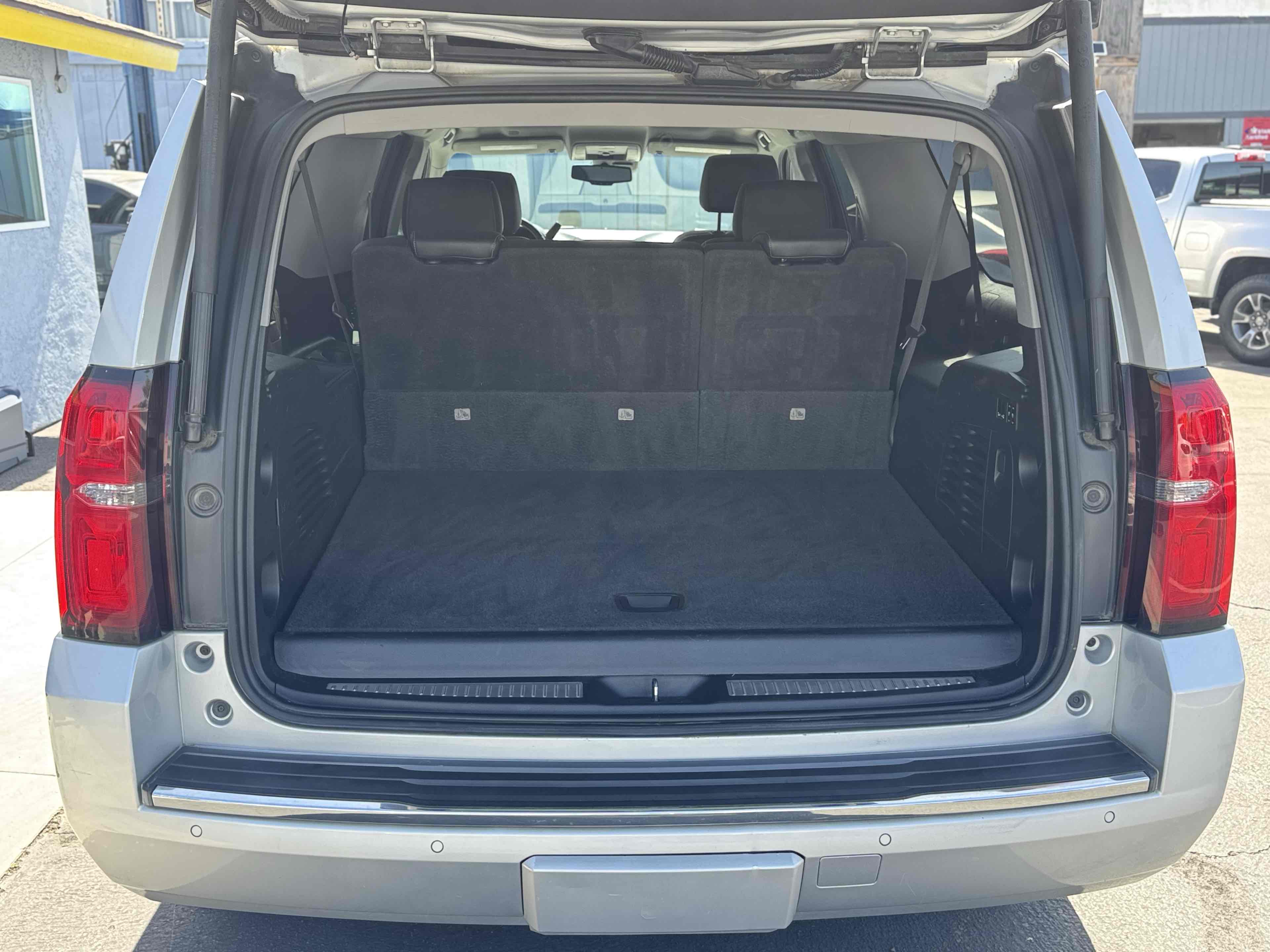 2018 Chevrolet Suburban Premier photo 8