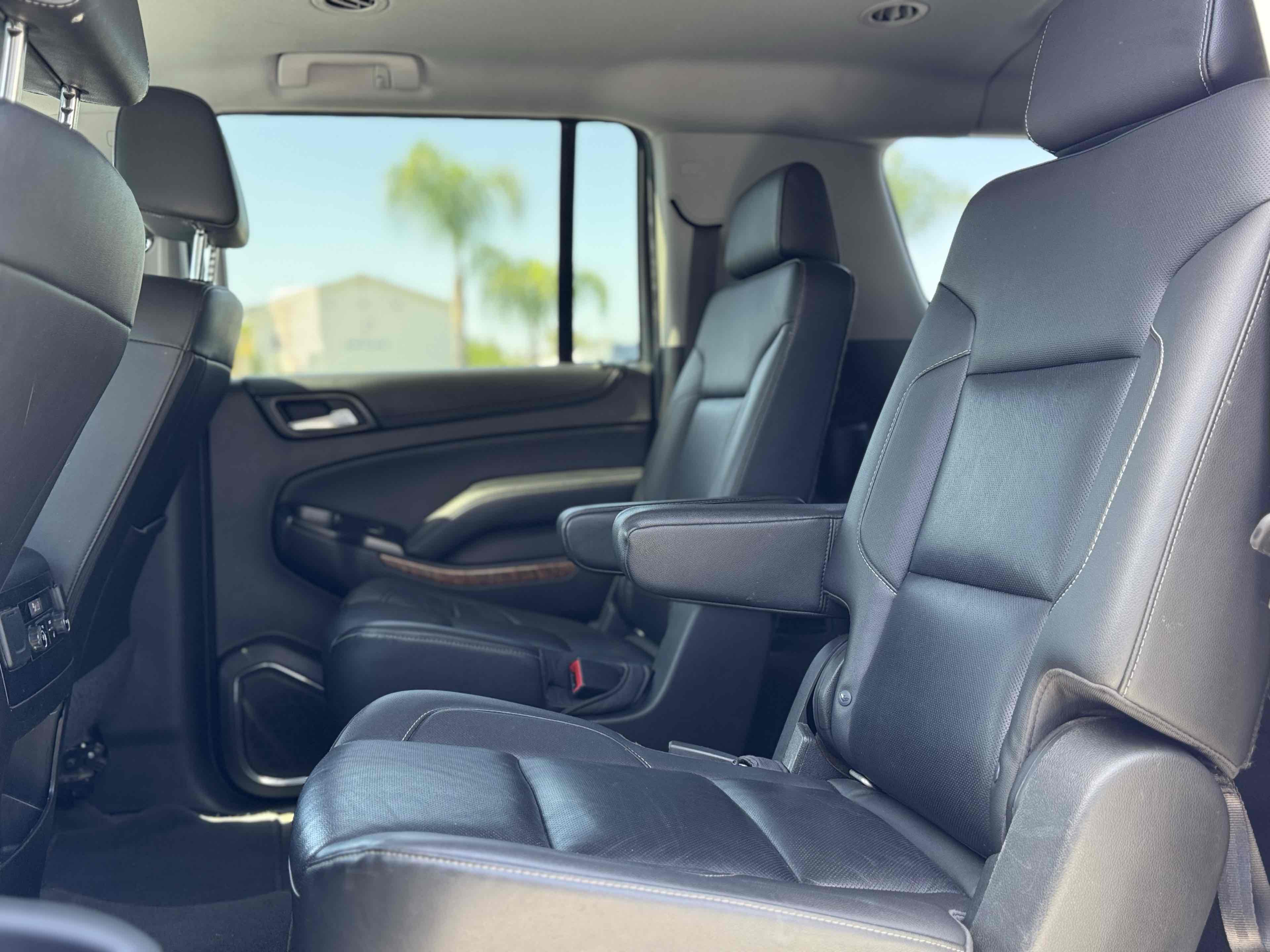 2018 Chevrolet Suburban Premier photo 16