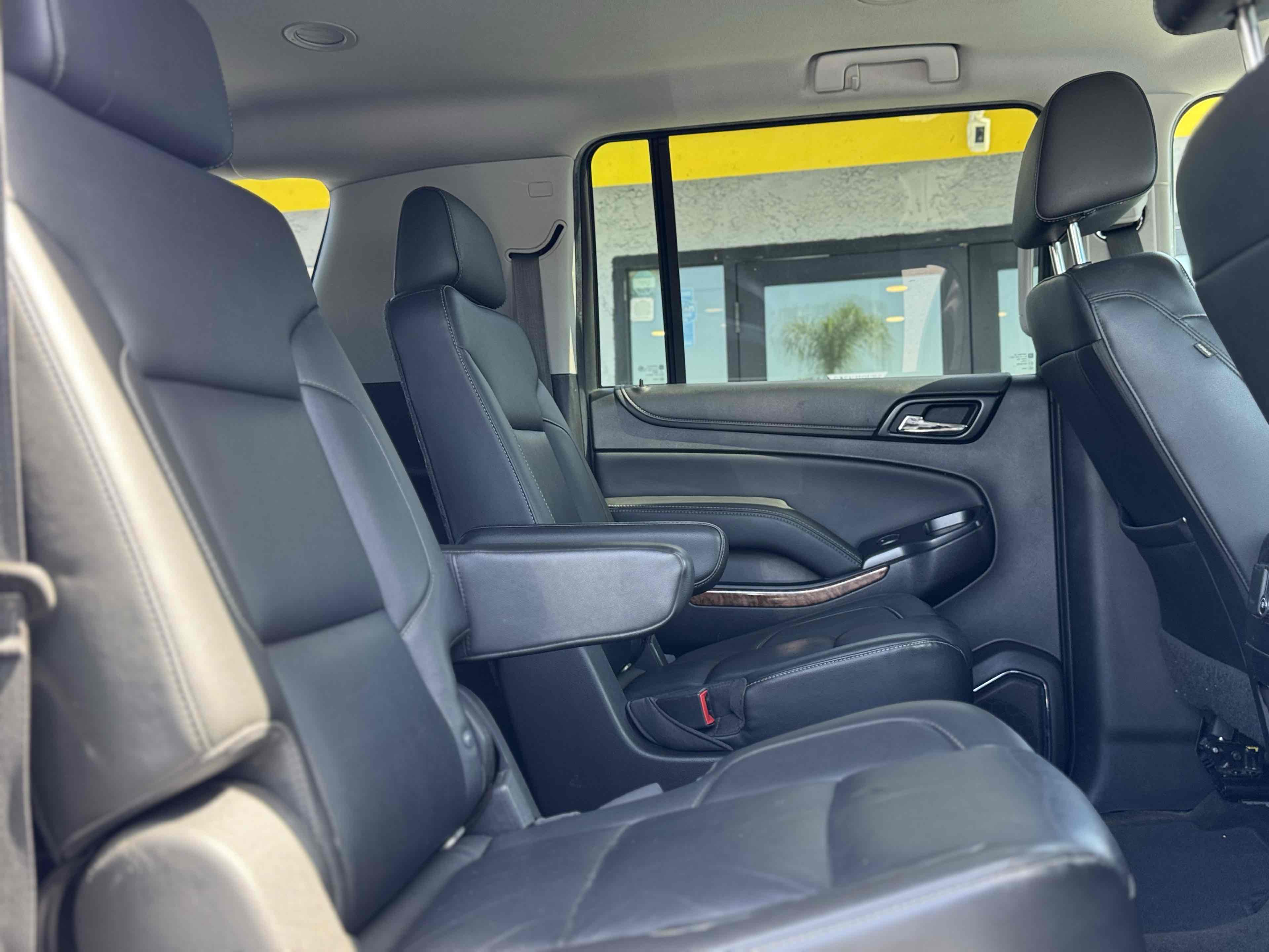 2018 Chevrolet Suburban Premier photo 17