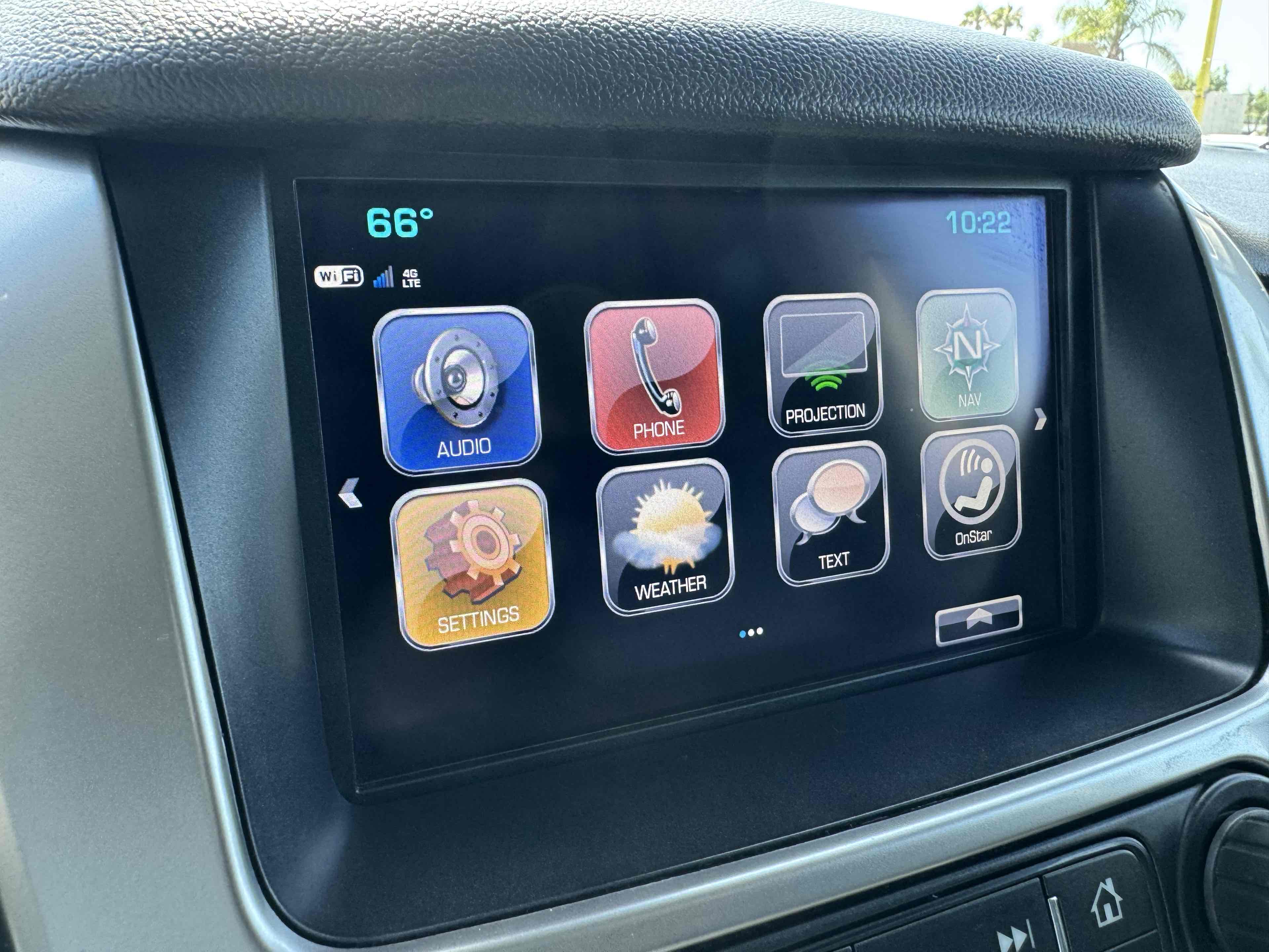 2018 Chevrolet Suburban Premier photo 24