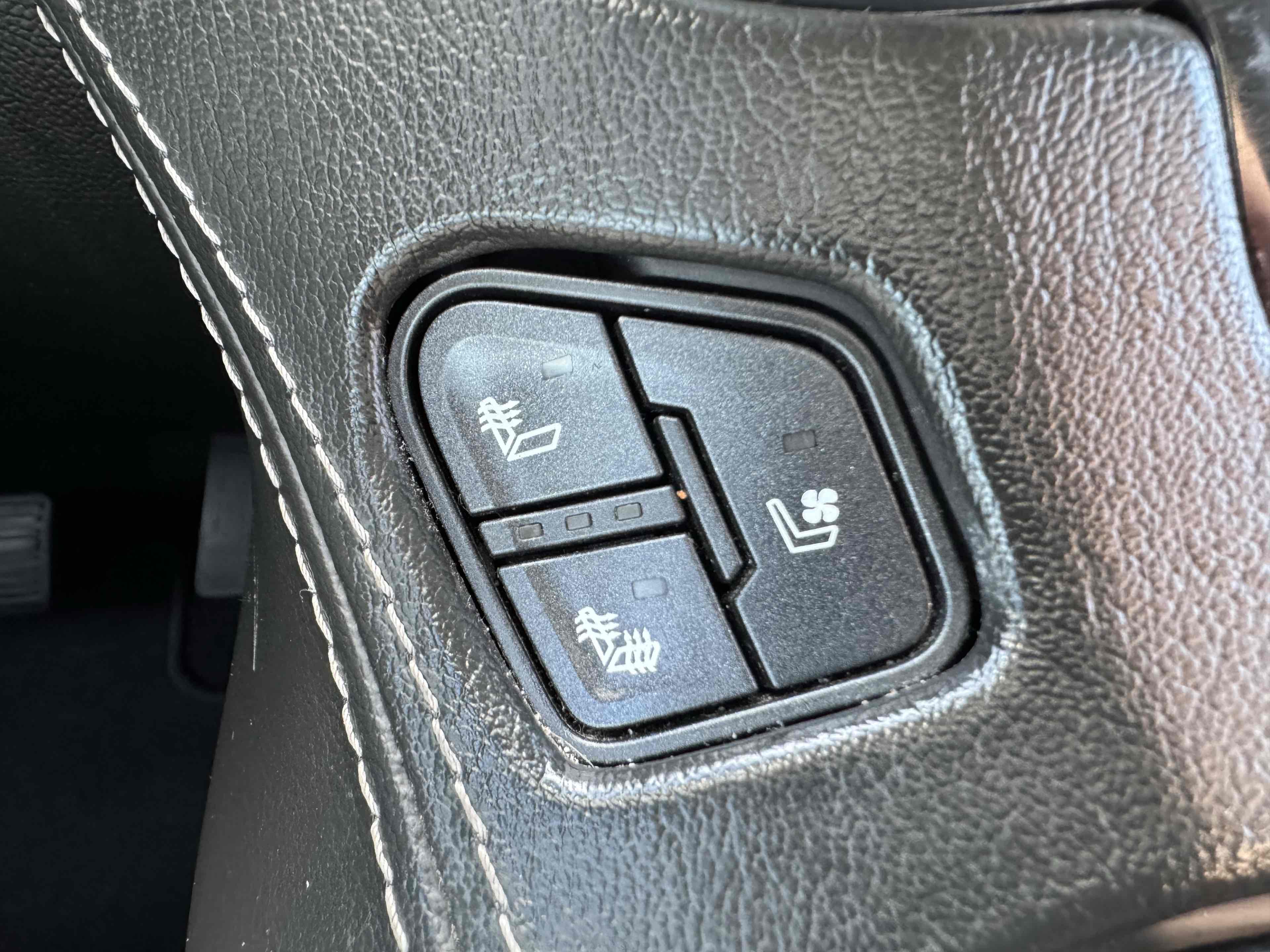 2018 Chevrolet Suburban Premier photo 27