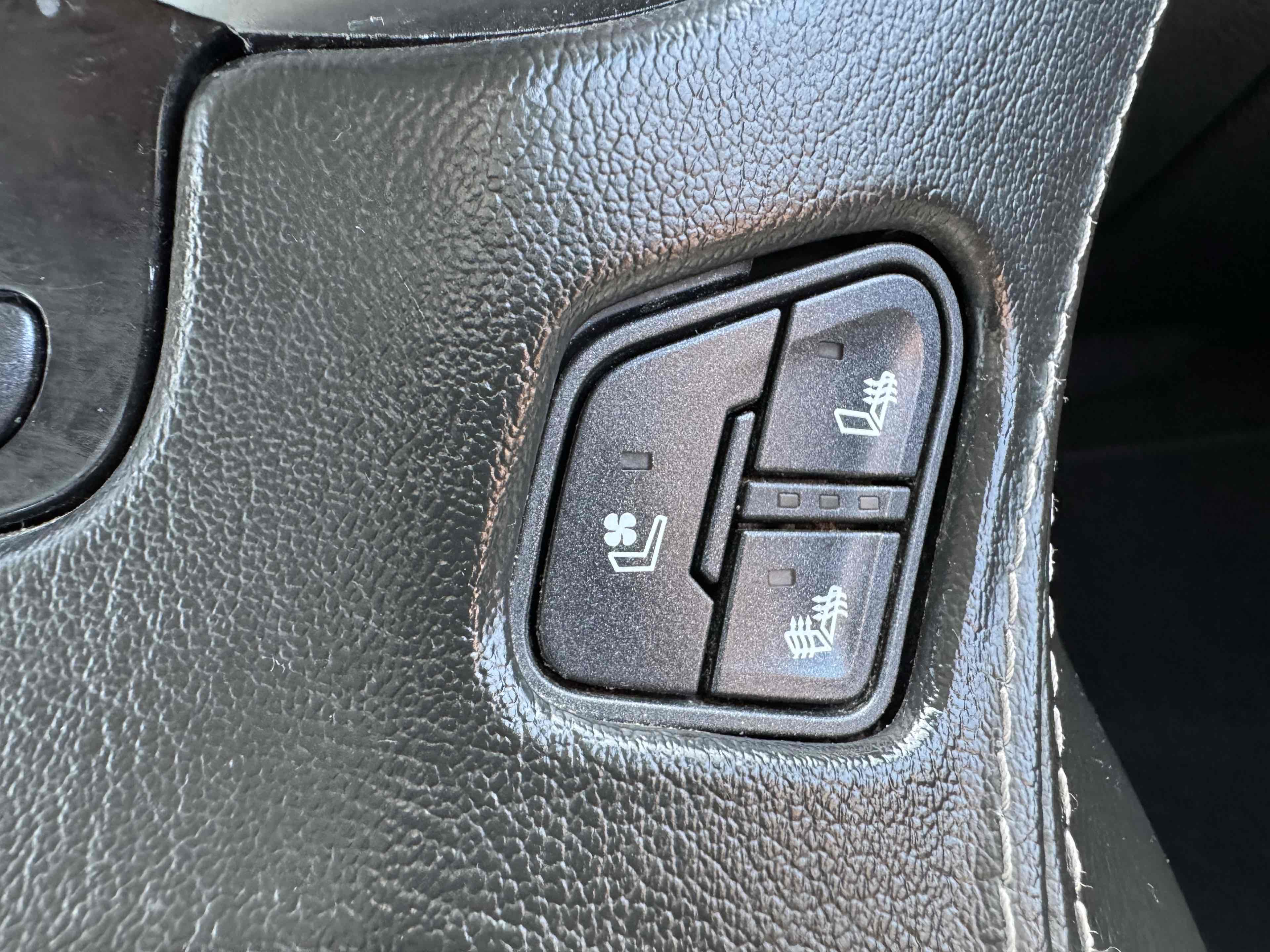 2018 Chevrolet Suburban Premier photo 28