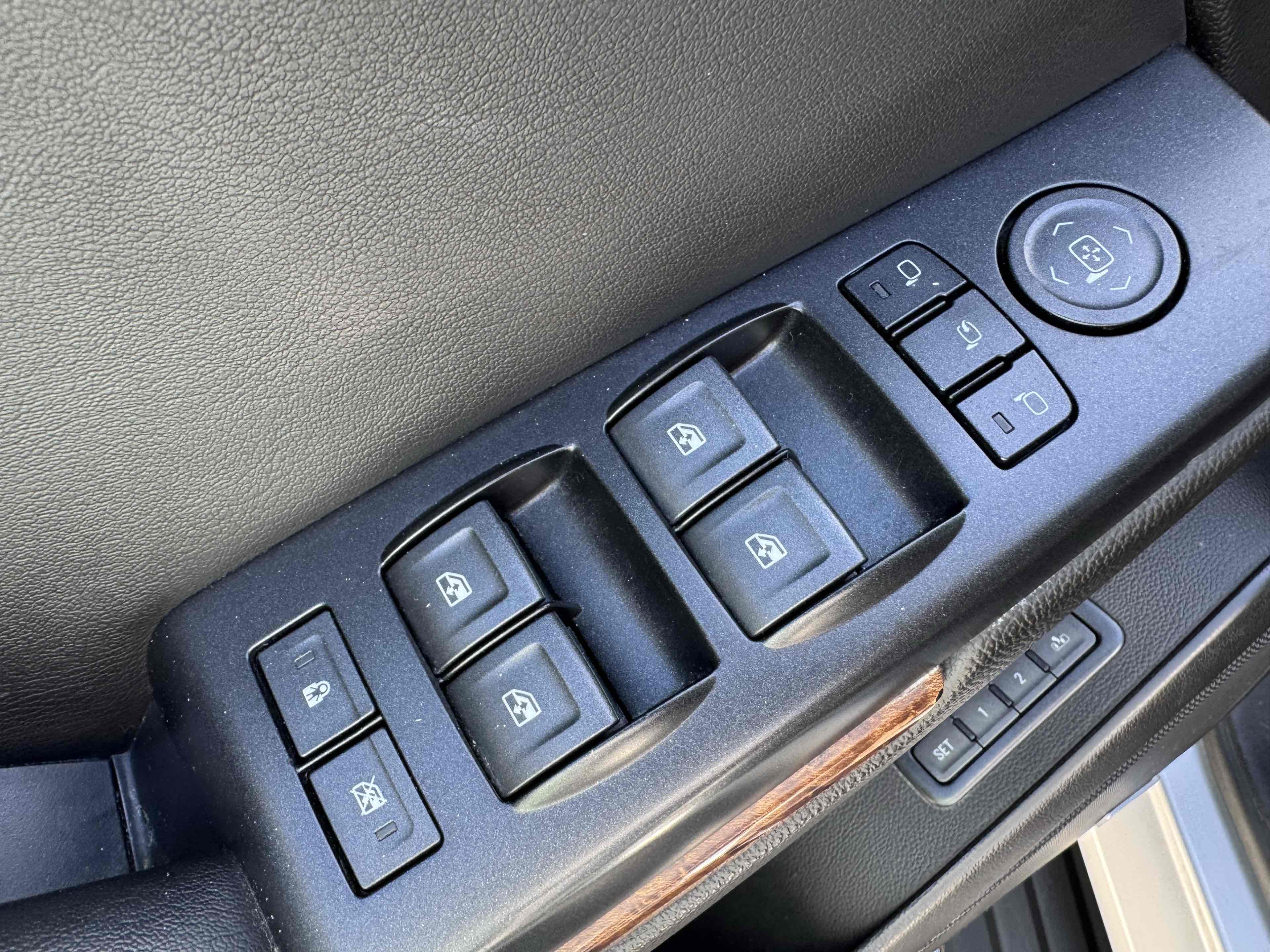 2018 Chevrolet Suburban Premier photo 35
