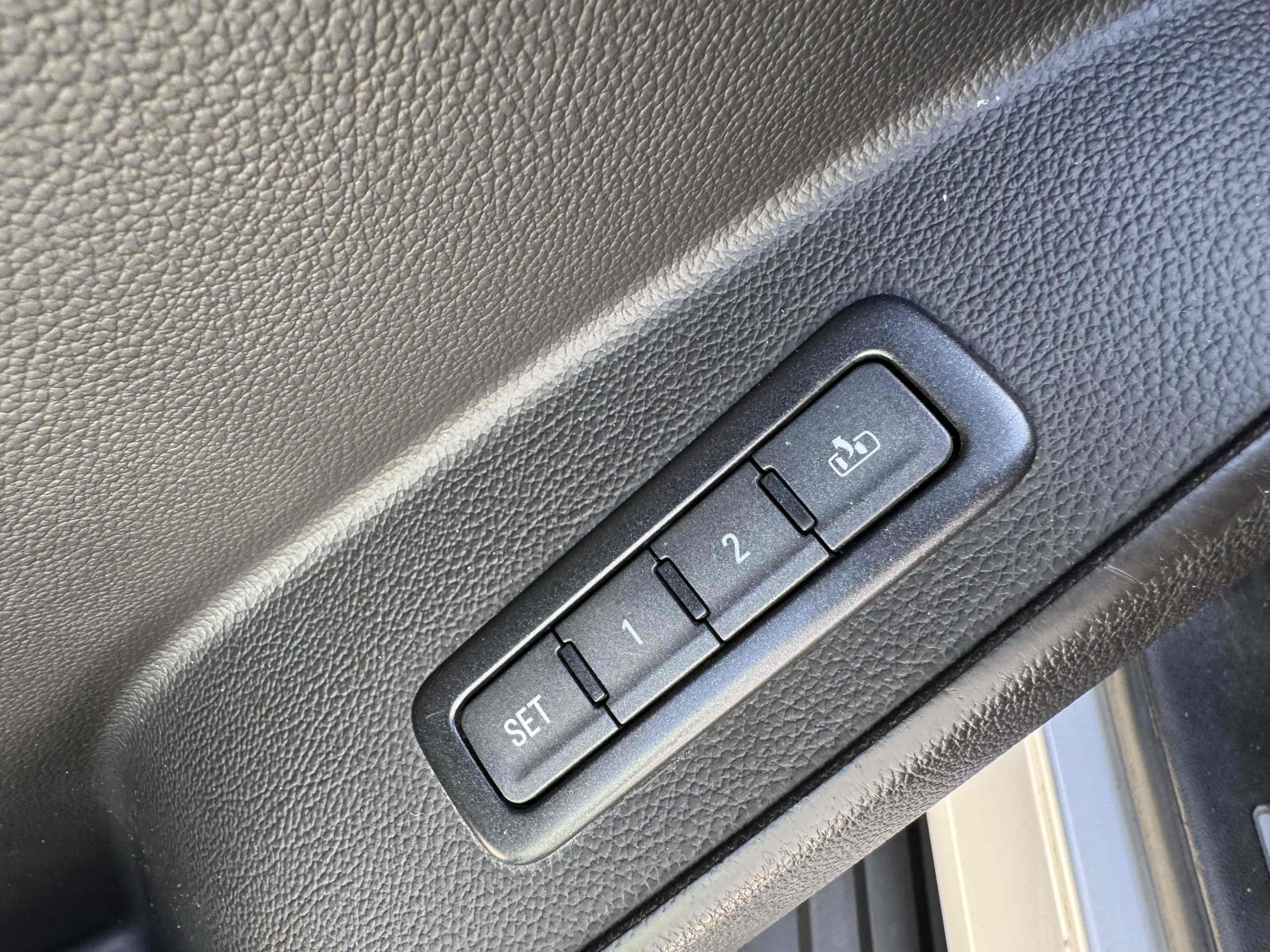2018 Chevrolet Suburban Premier photo 36