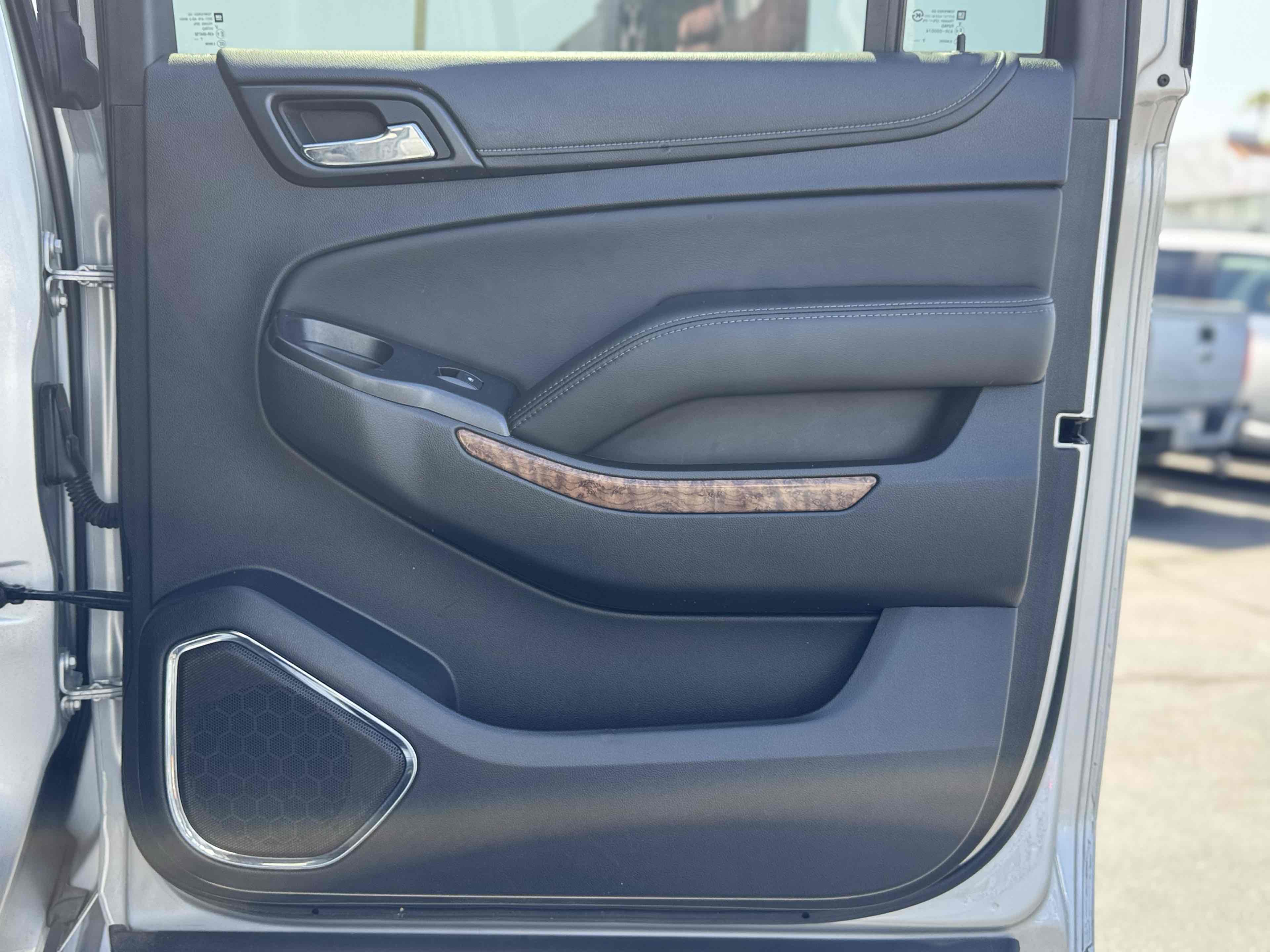 2018 Chevrolet Suburban Premier photo 40