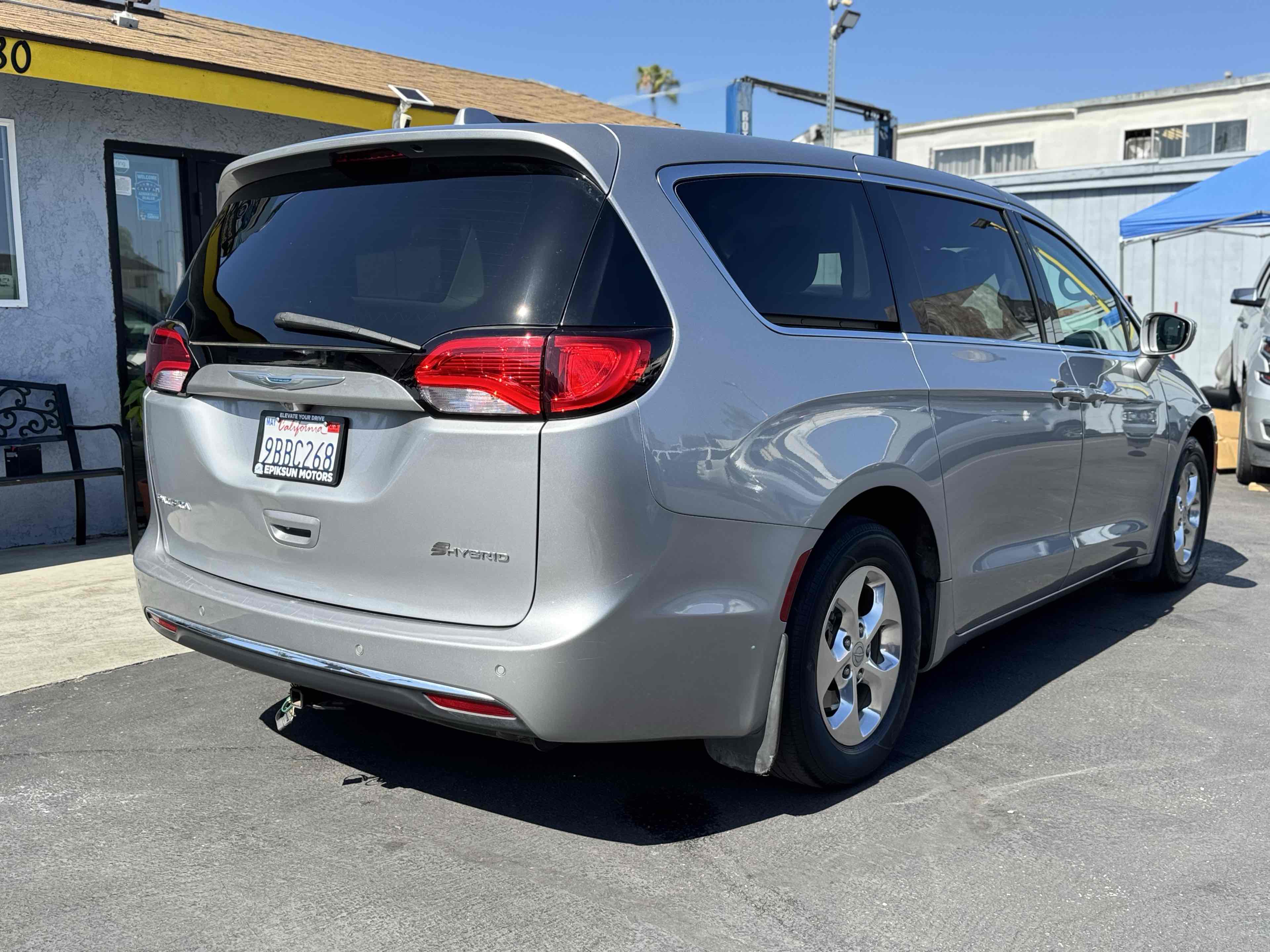 2019 Chrysler Pacifica Hybrid Touring Plus photo 4