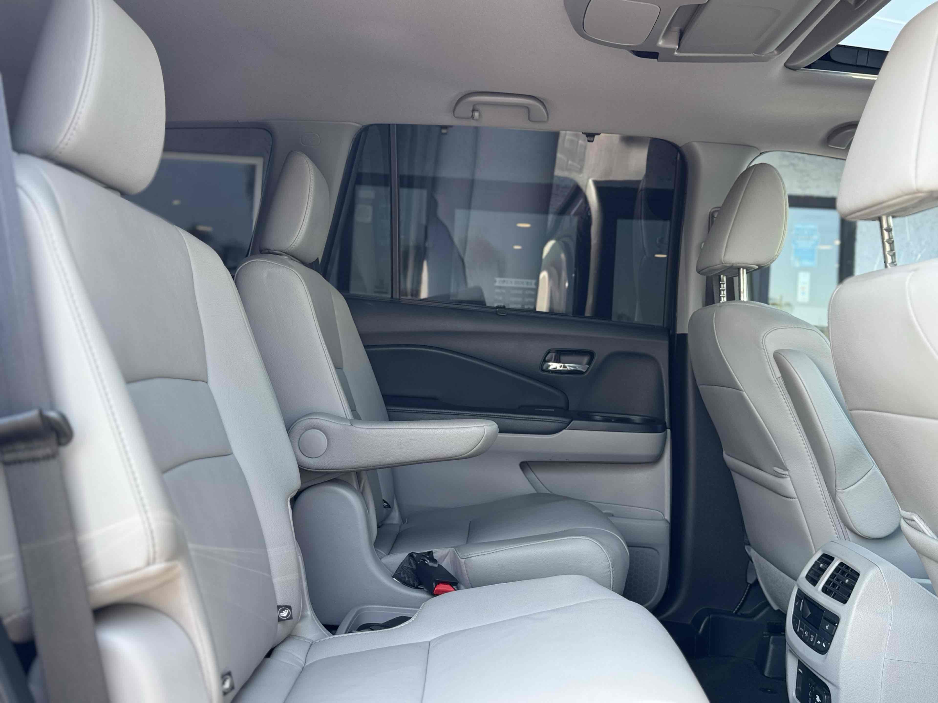 2022 Honda Pilot Touring photo 15