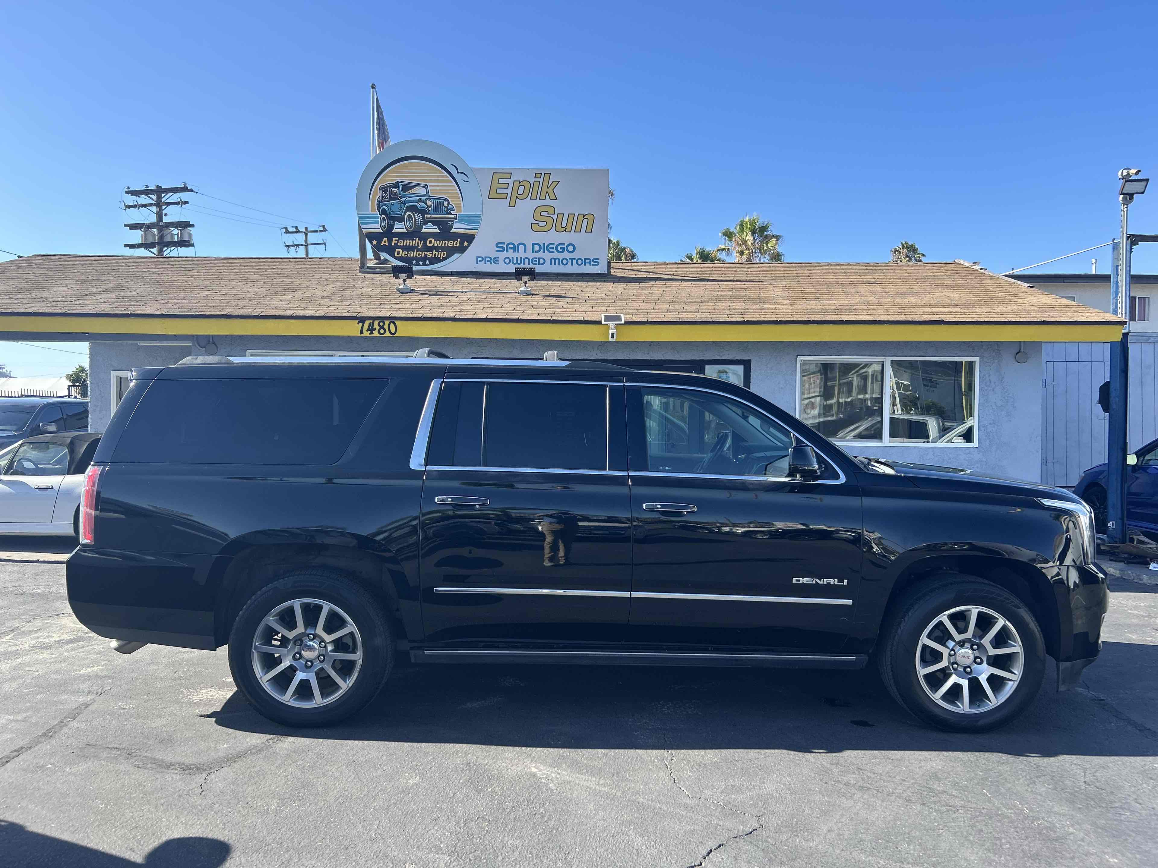 2017 Gmc Yukon XL Denali photo 2