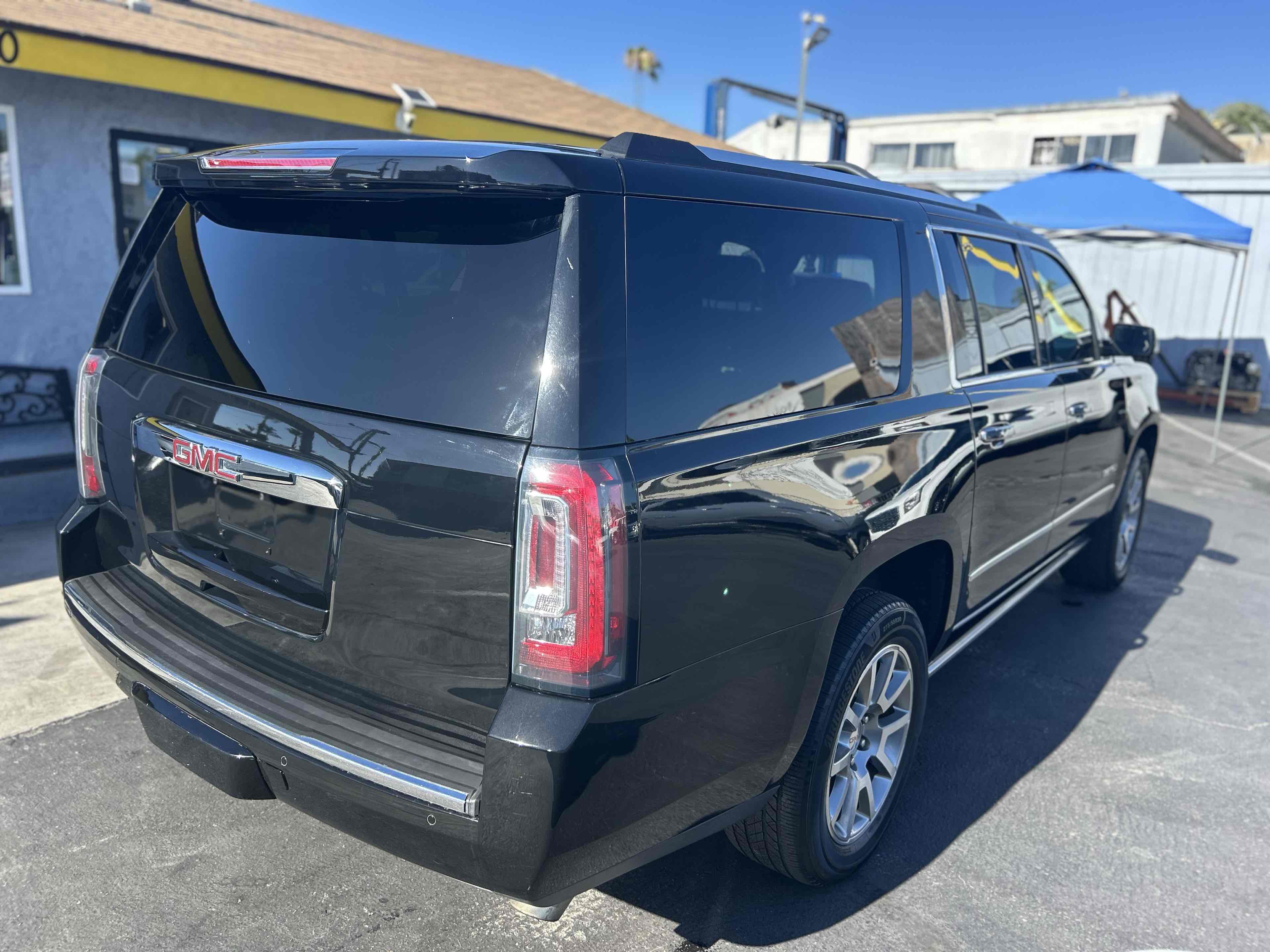 2017 Gmc Yukon XL Denali photo 3