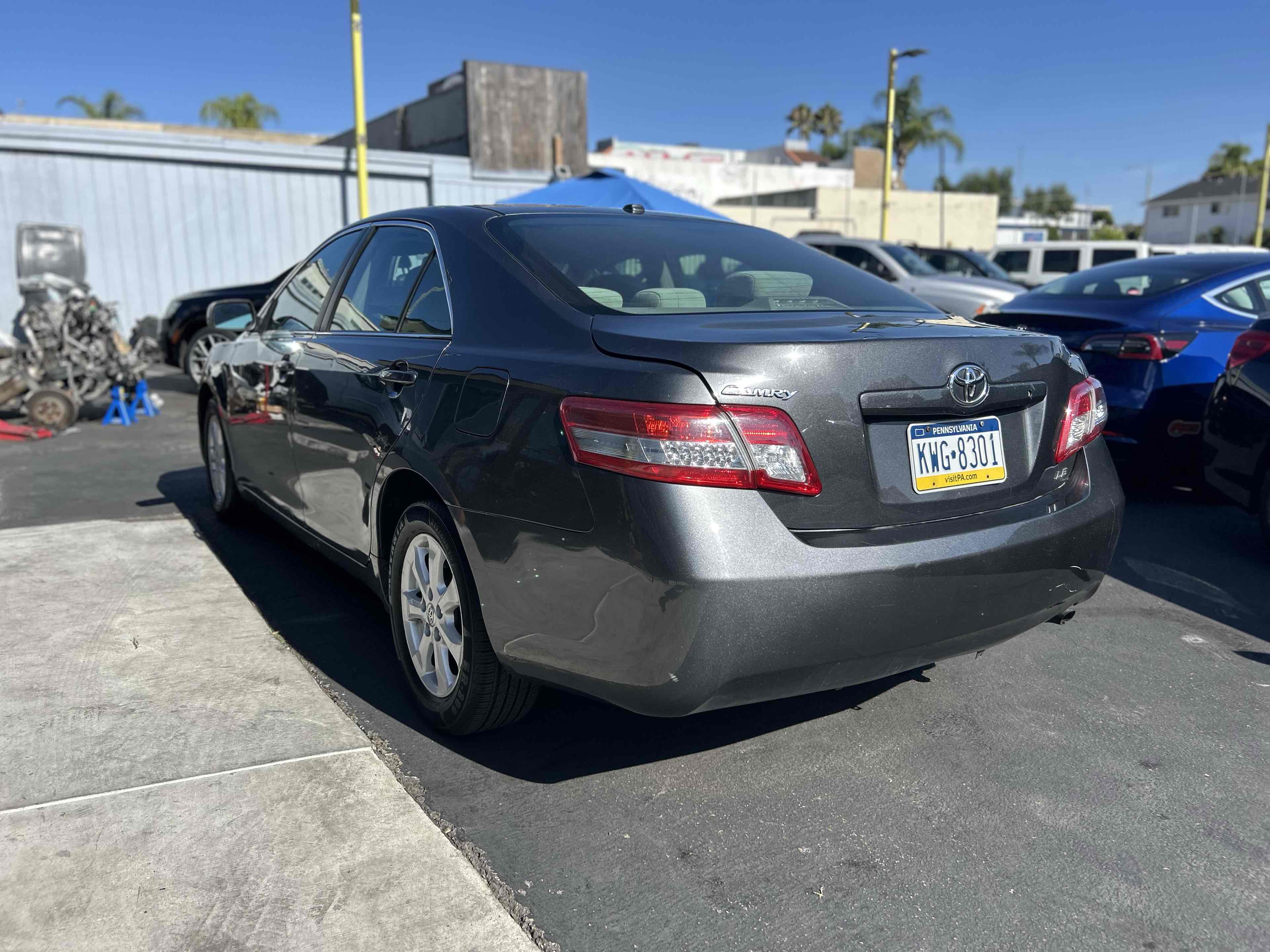 2011 Toyota Camry LE photo 5