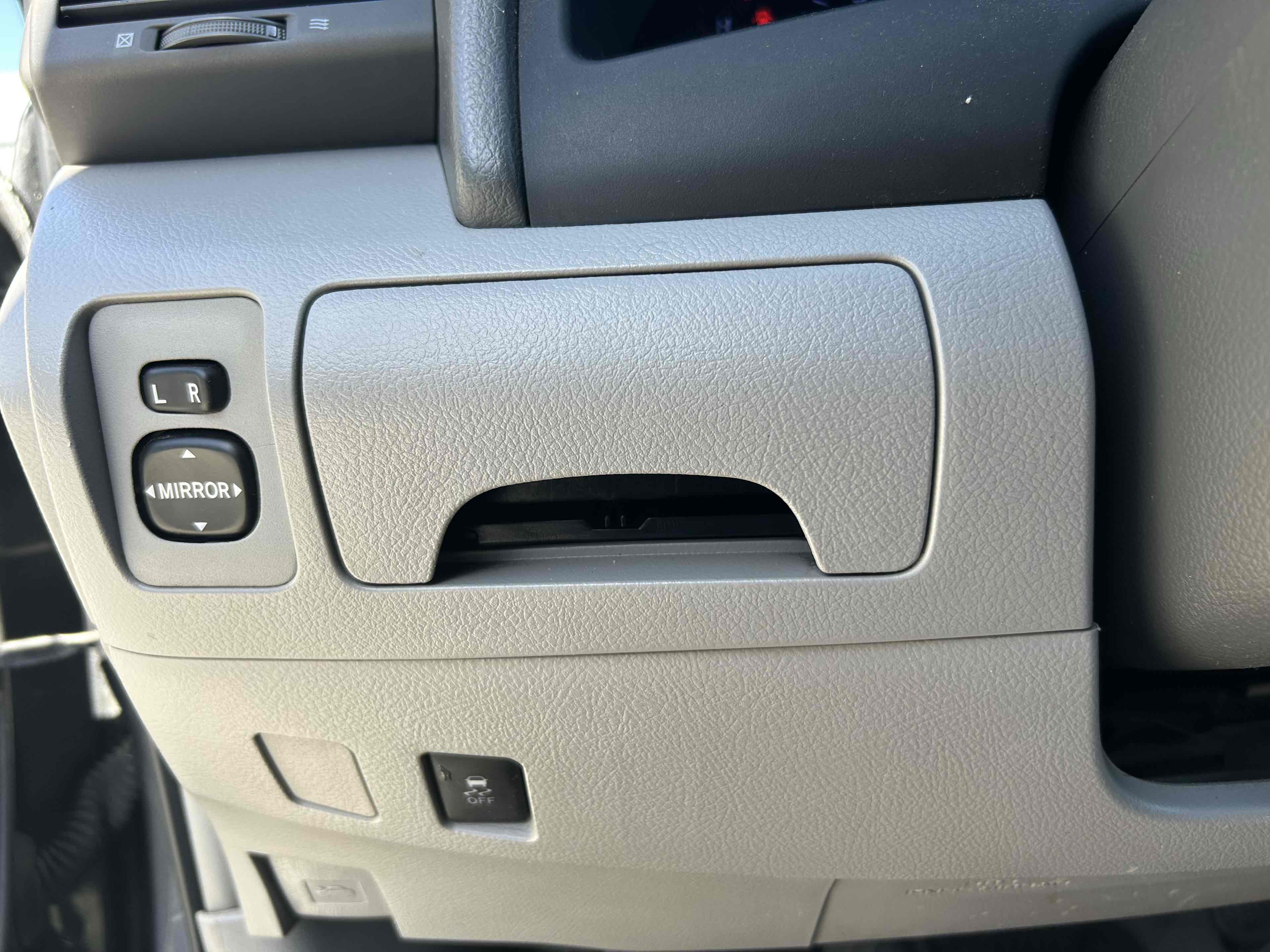 2011 Toyota Camry LE photo 17