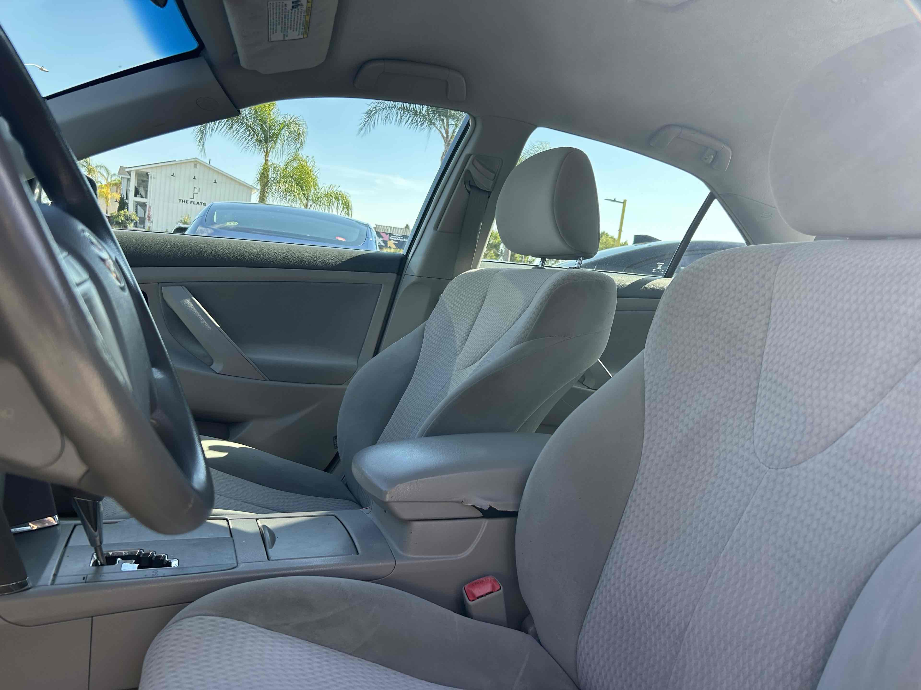 2011 Toyota Camry LE photo 9