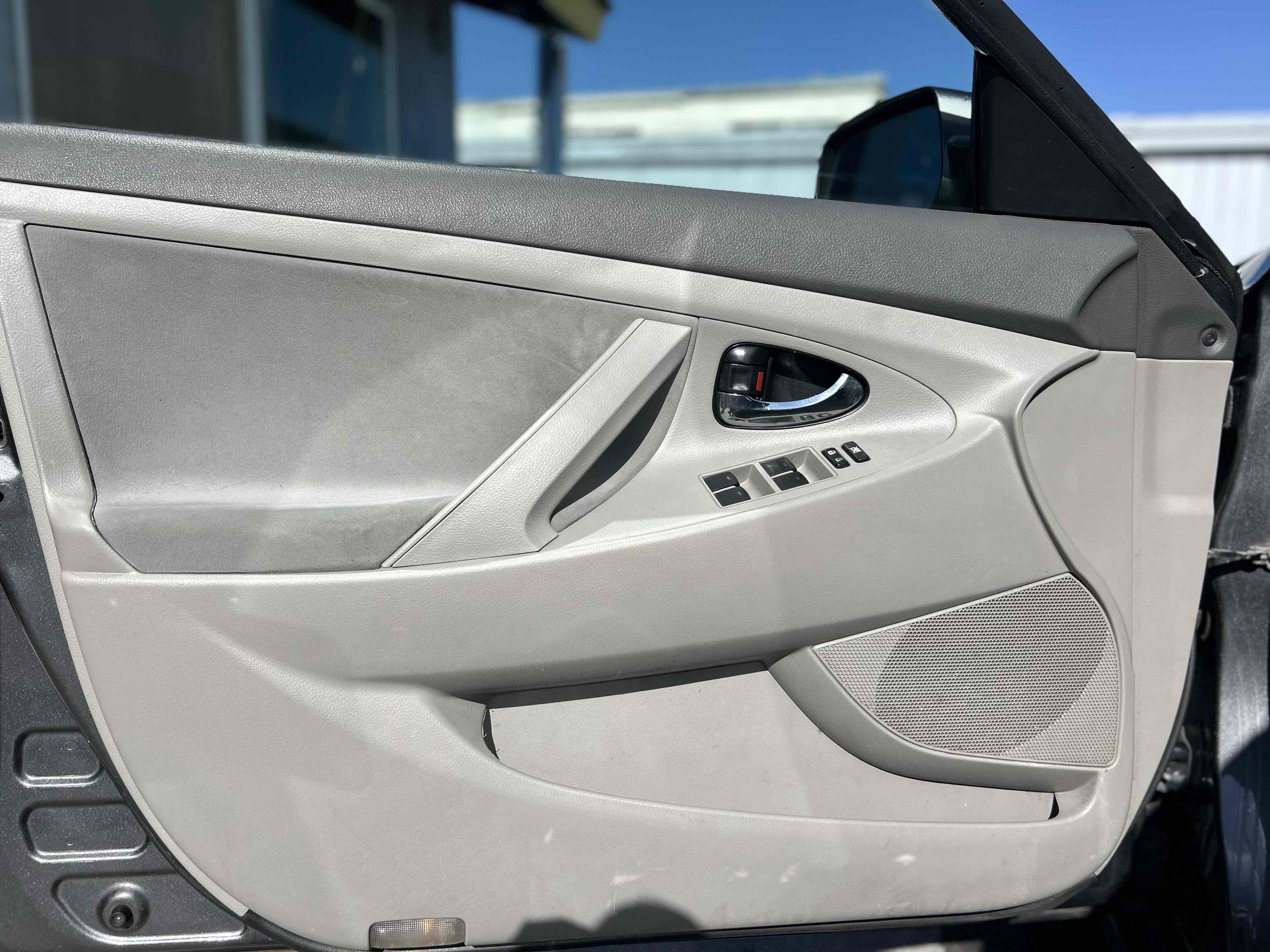 2011 Toyota Camry LE photo 18