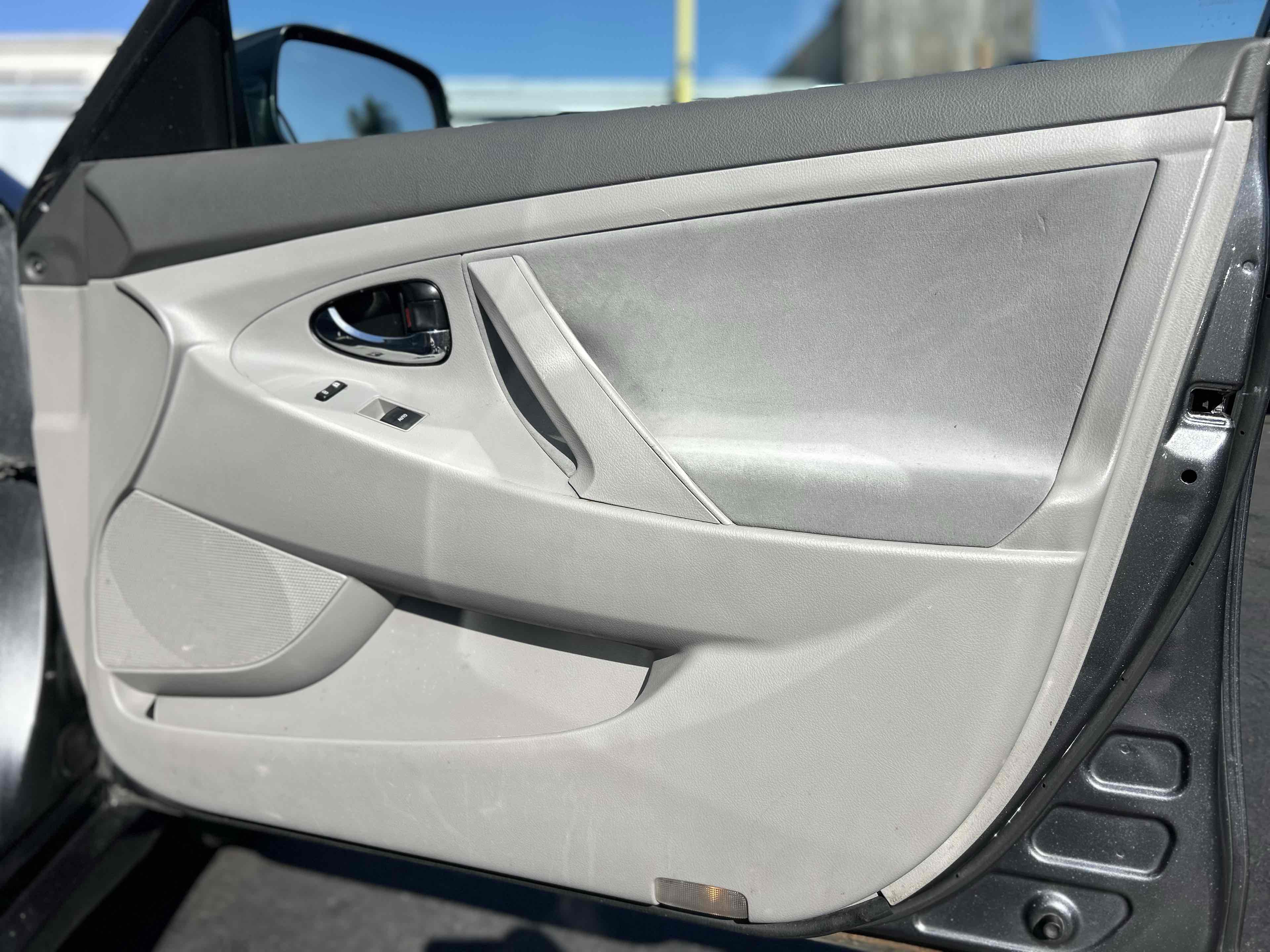 2011 Toyota Camry LE photo 20