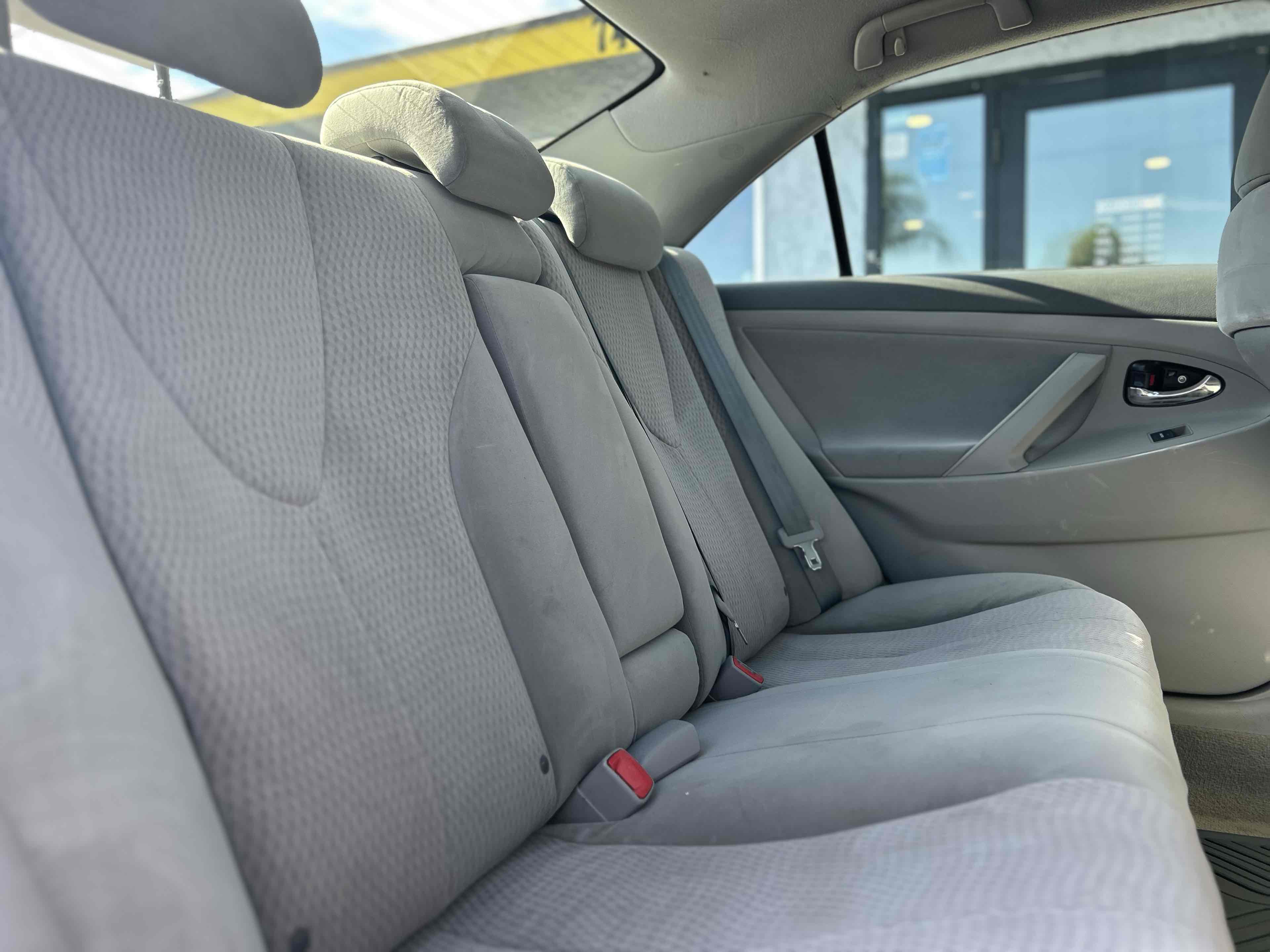 2011 Toyota Camry LE photo 11