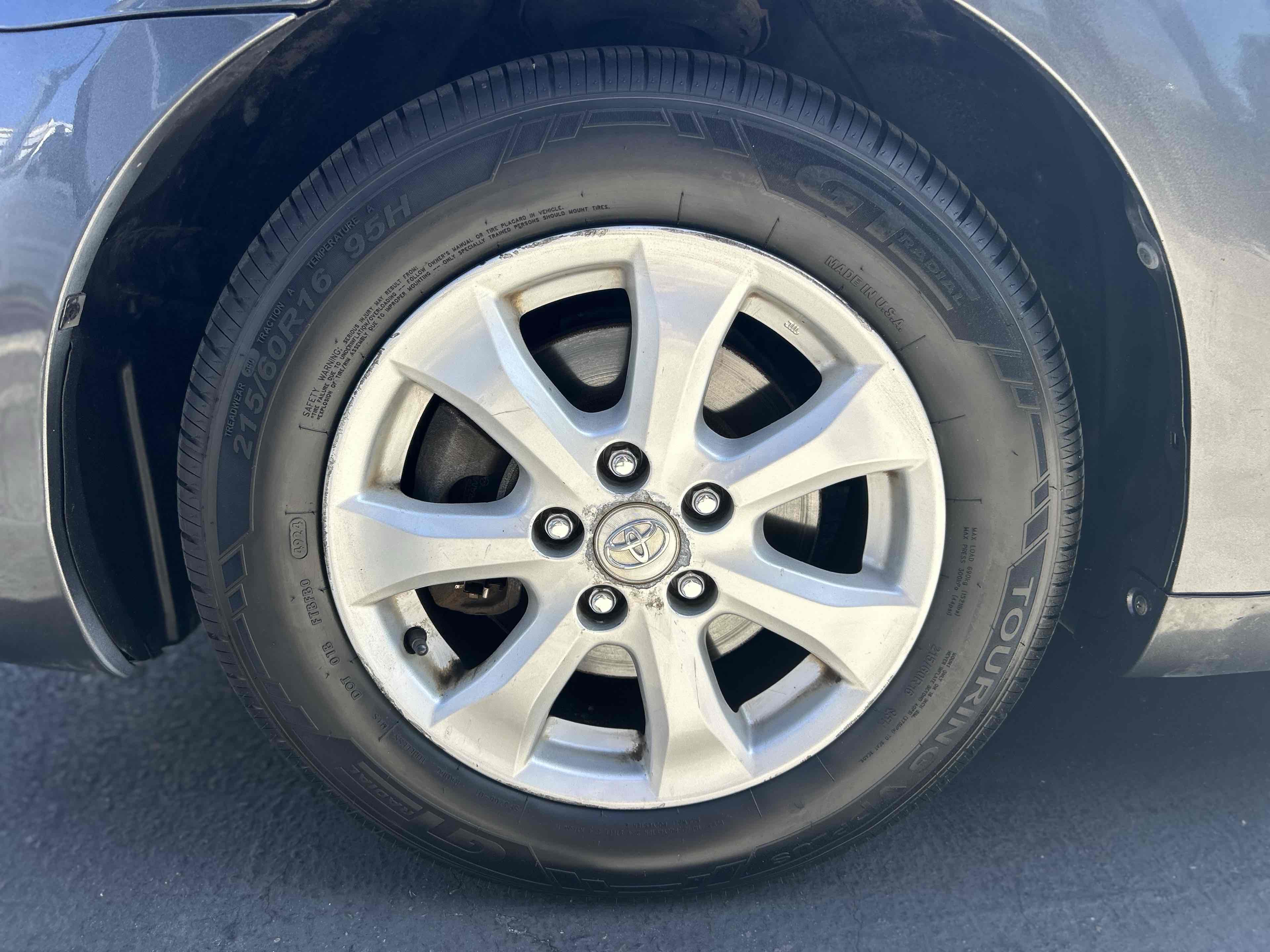 2011 Toyota Camry LE photo 22