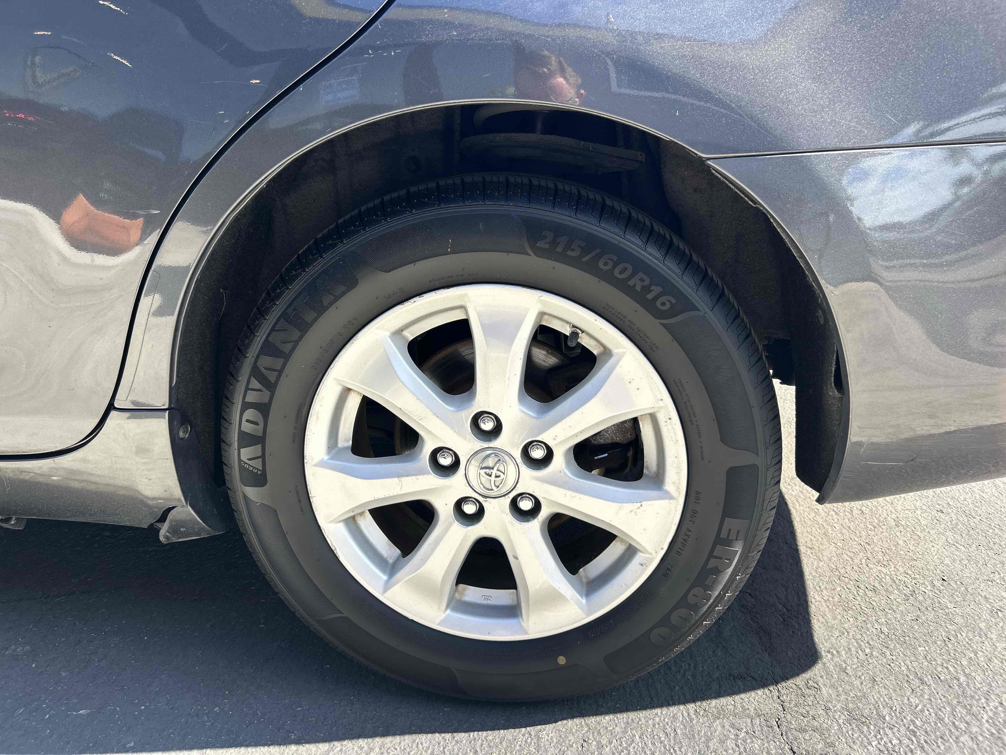 2011 Toyota Camry LE photo 25