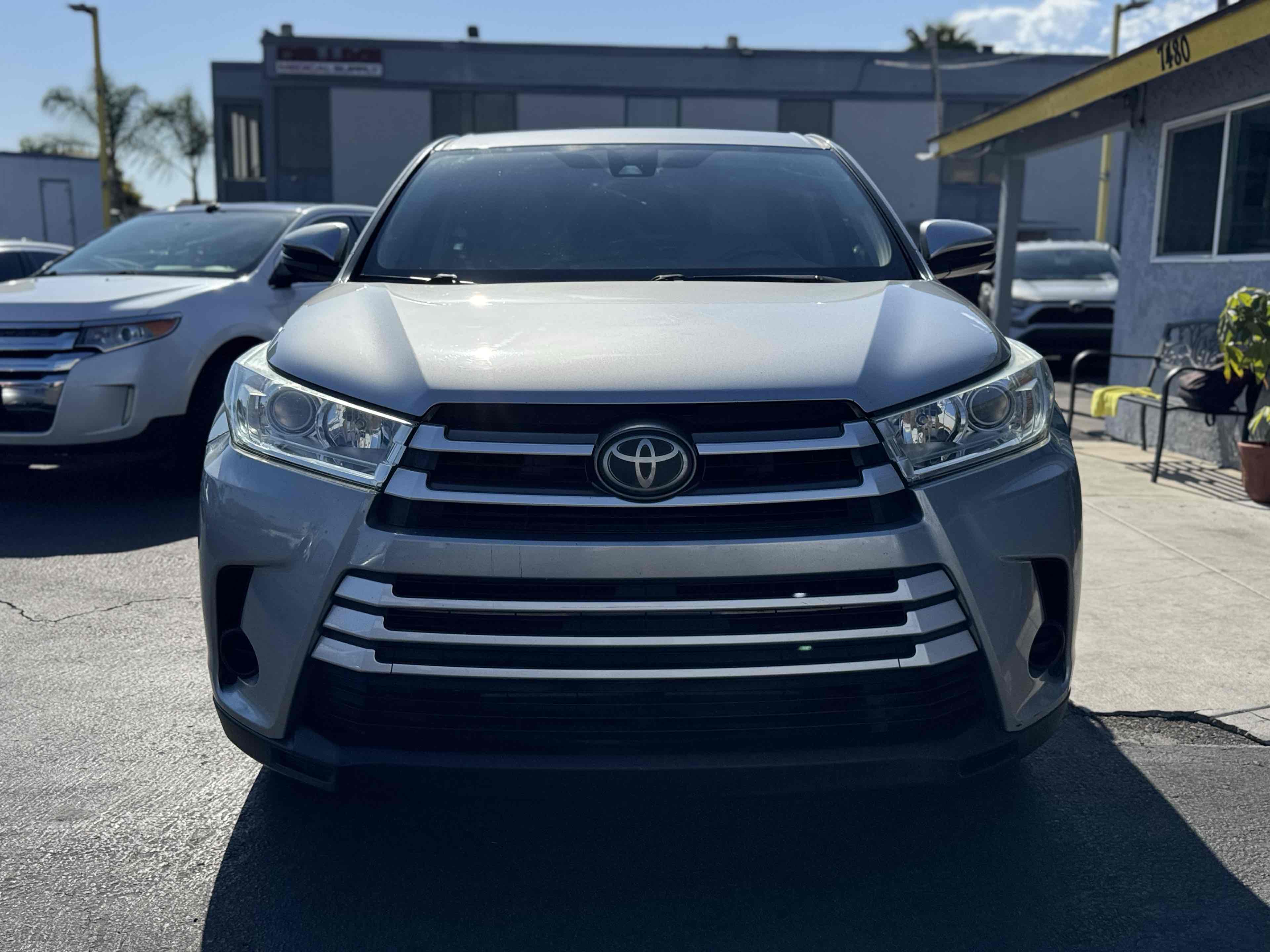 2017 Toyota Highlander LE photo 2