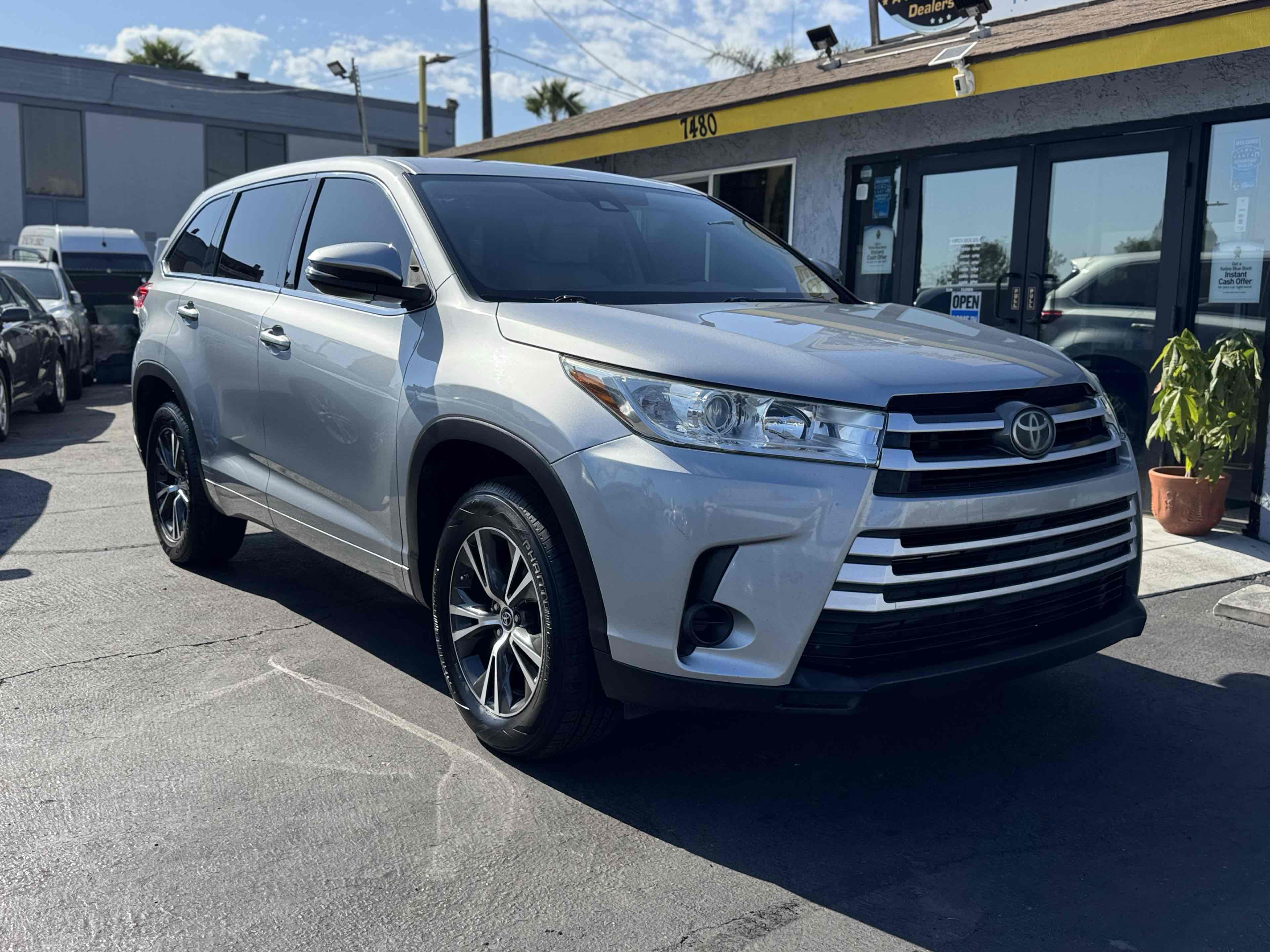 2017 Toyota Highlander LE photo 3