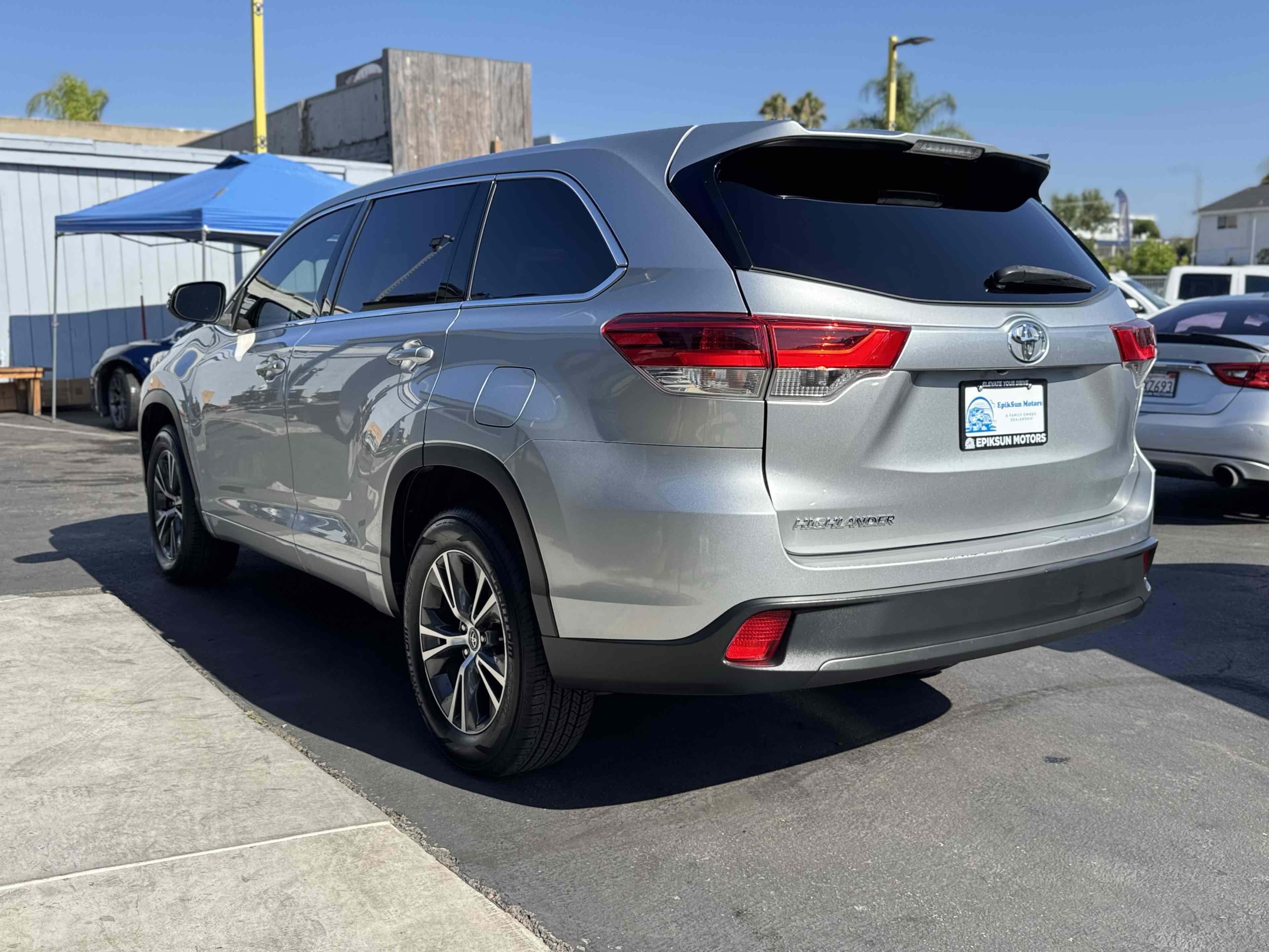 2017 Toyota Highlander LE photo 7