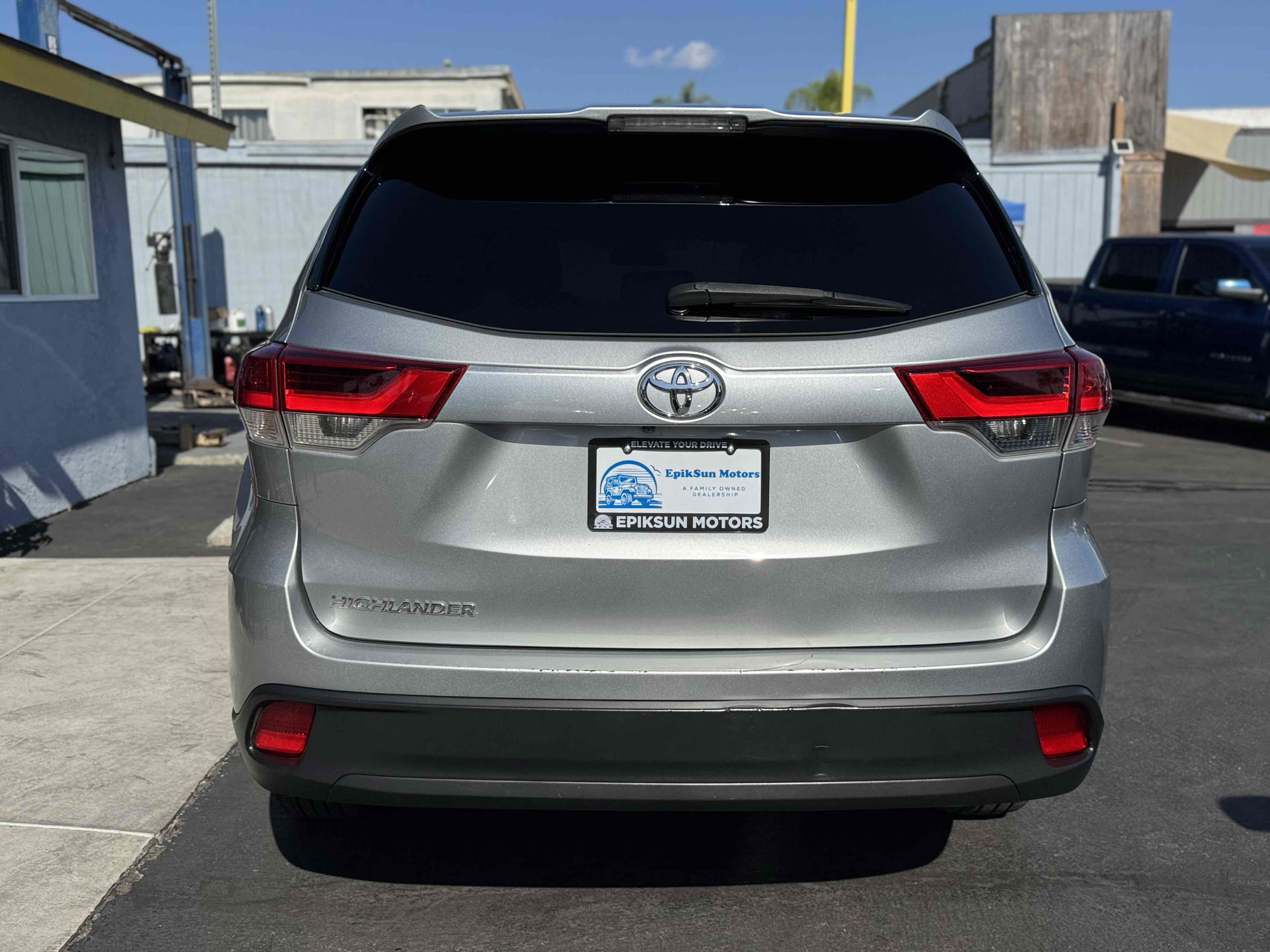 2017 Toyota Highlander LE photo 8