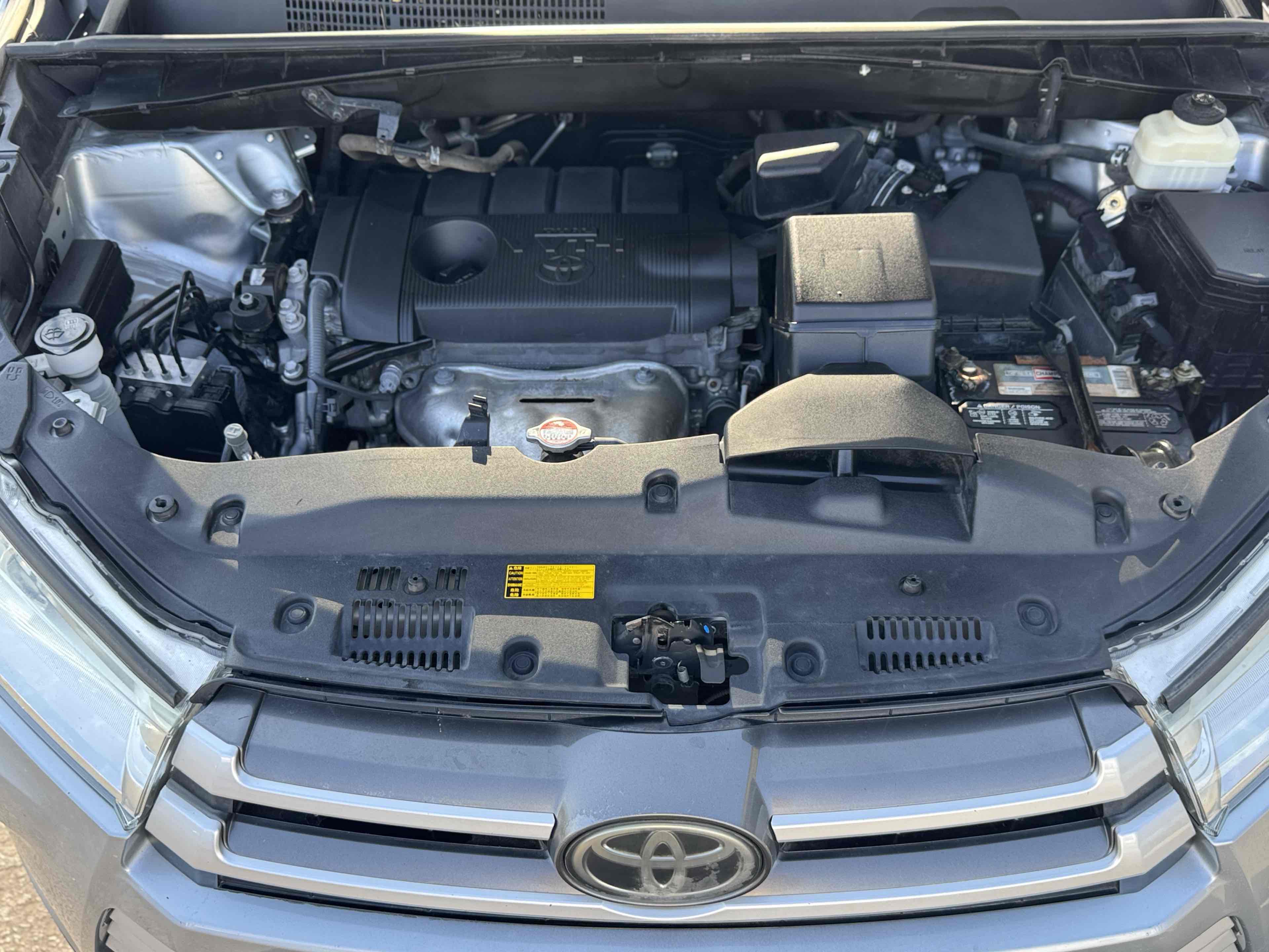 2017 Toyota Highlander LE photo 10