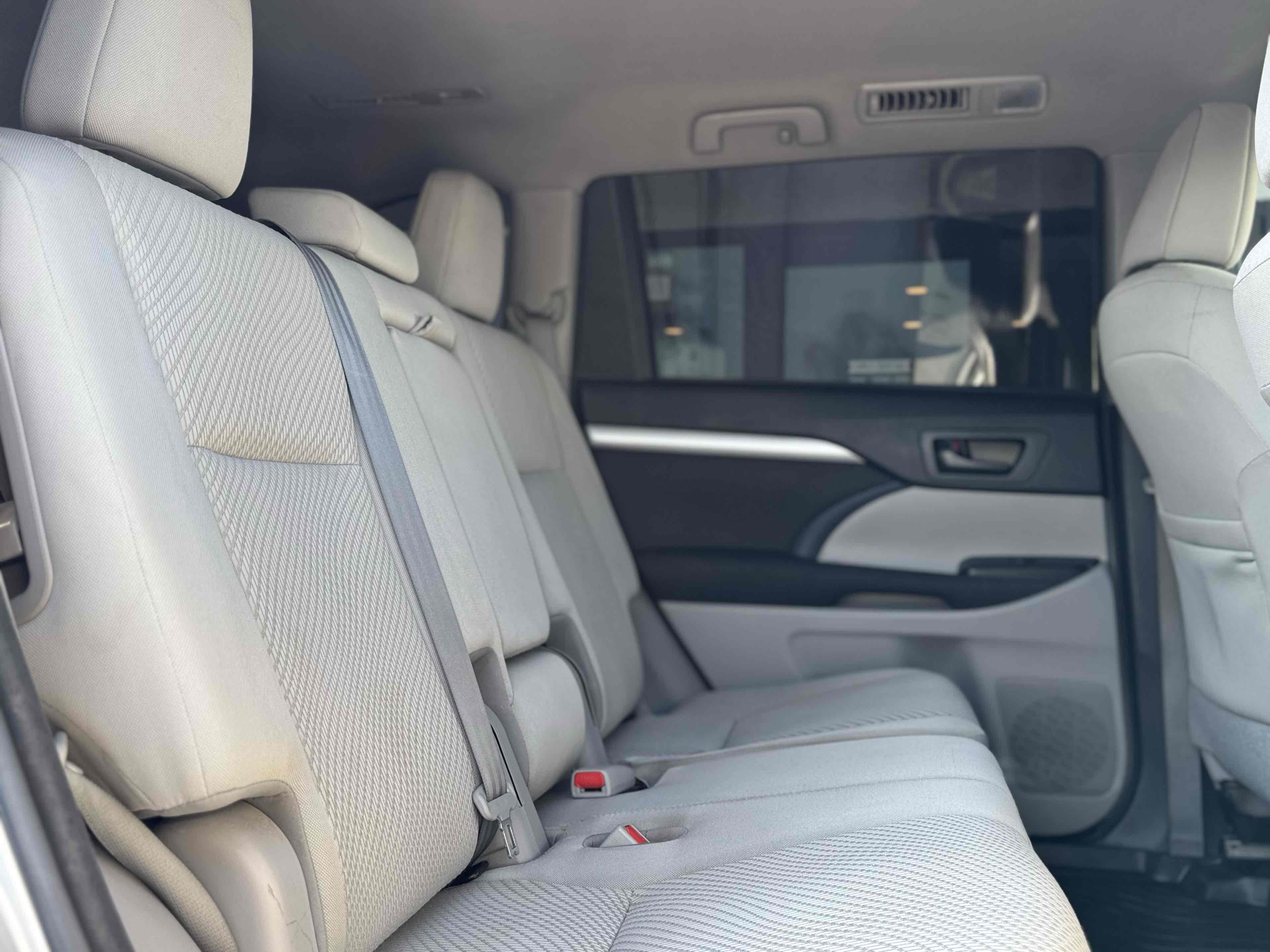 2017 Toyota Highlander LE photo 16