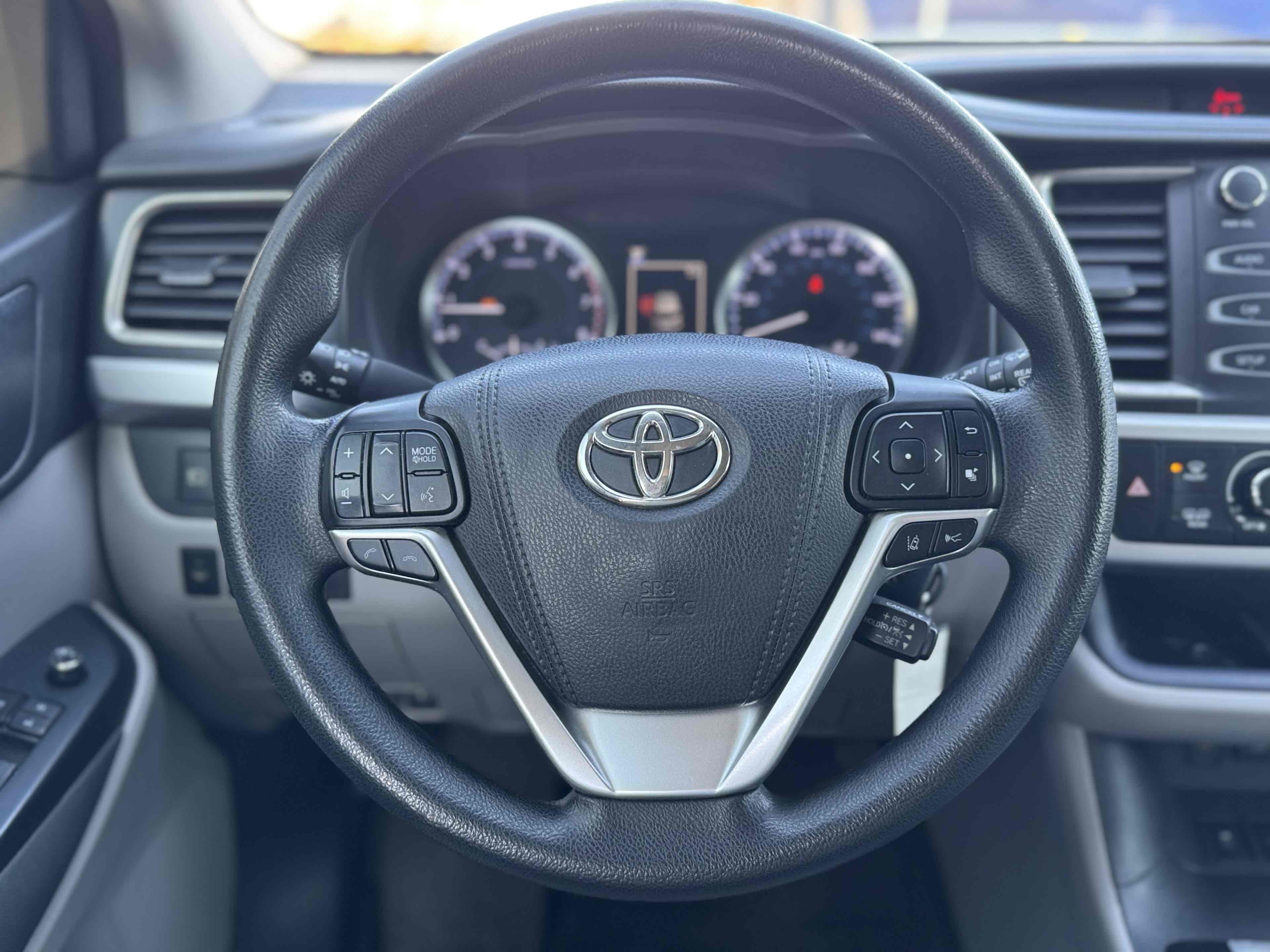 2017 Toyota Highlander LE photo 19