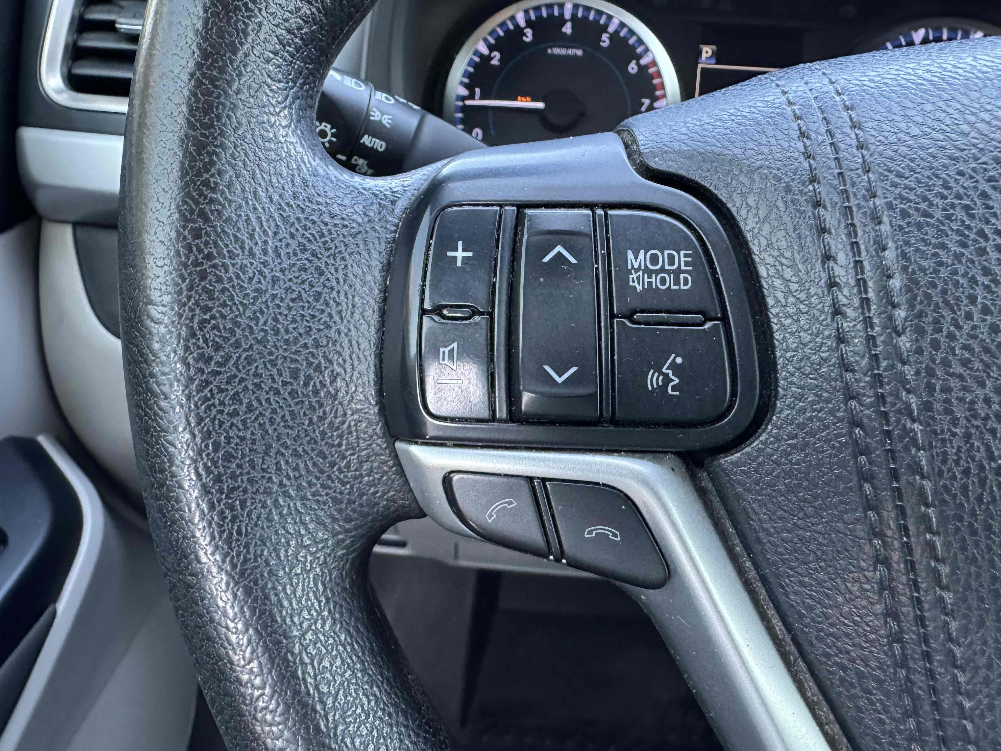 2017 Toyota Highlander LE photo 20