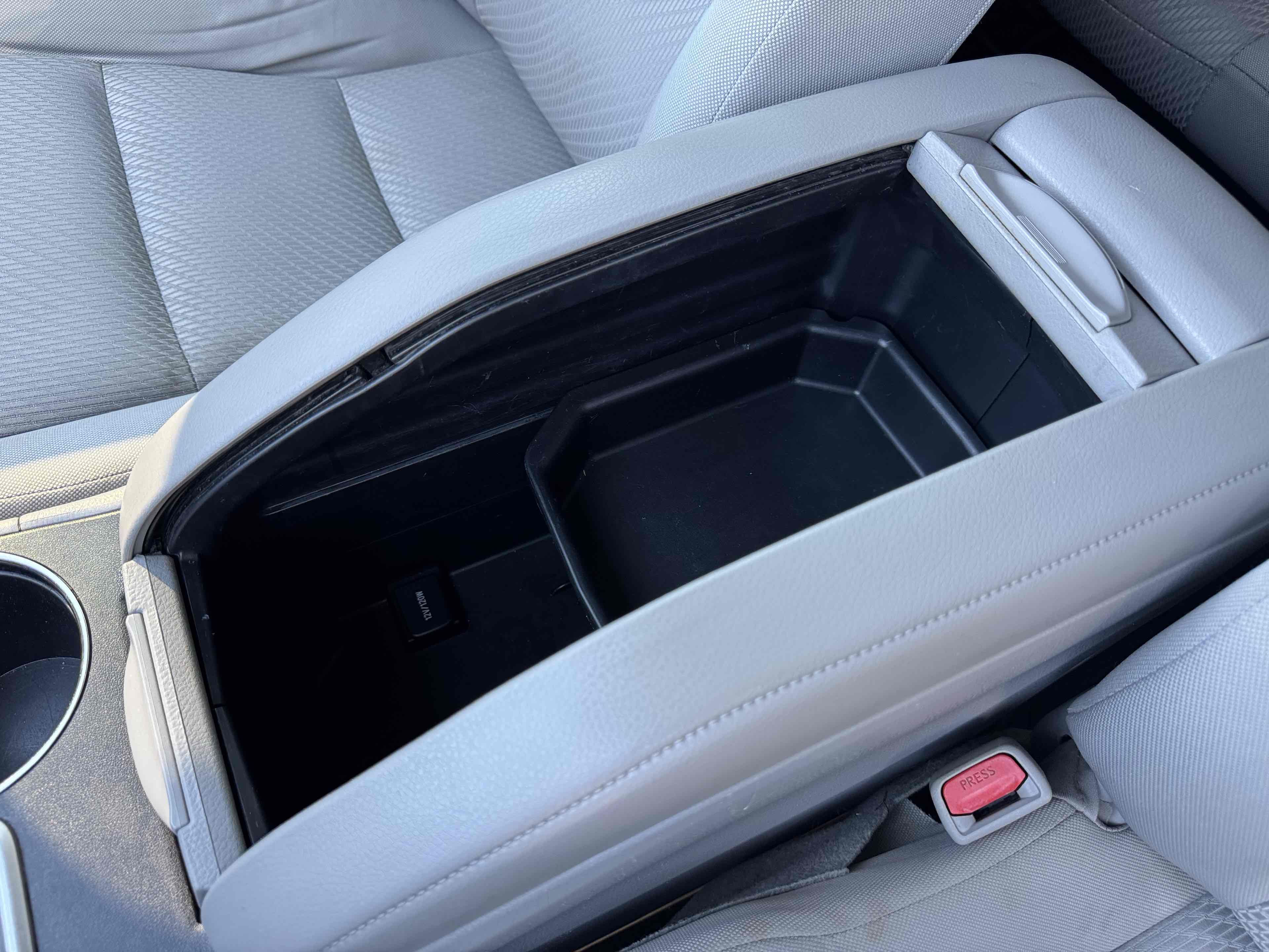 2017 Toyota Highlander LE photo 27