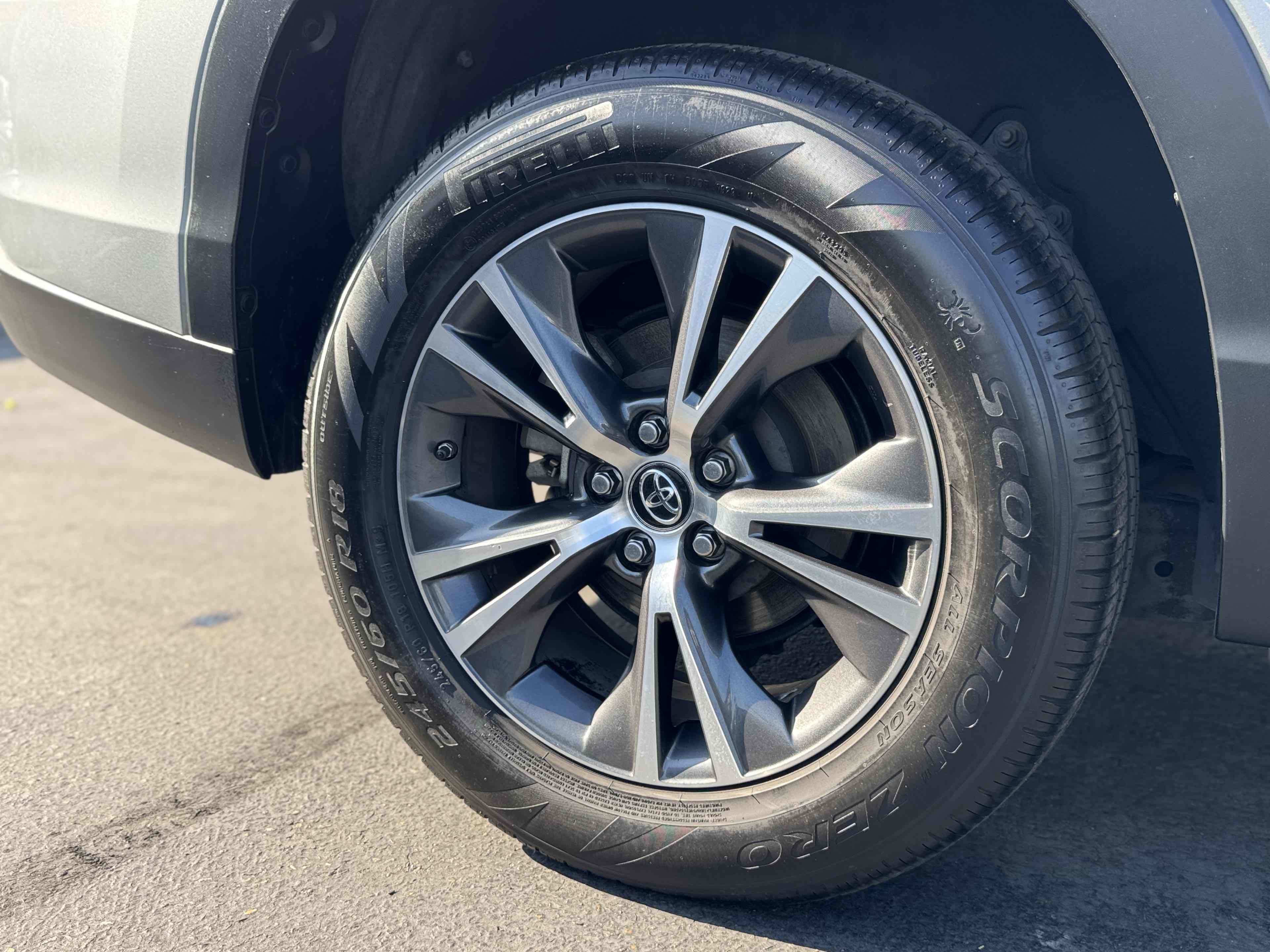 2017 Toyota Highlander LE photo 37